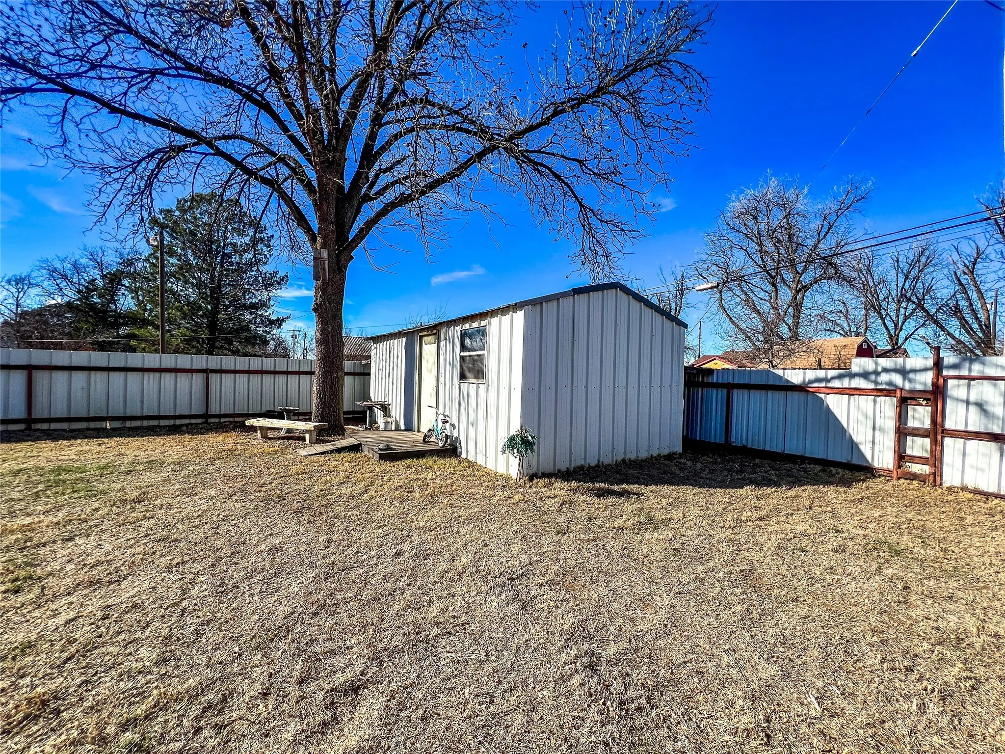 Single Family Residence For Sale in Knox County , 304 SE 2nd Street, Knox City, Texas 79529, 3 Bedroom, 2 Bathroom, Garage spaces, 1,679 Sqft, built in 1970, Preowned, mls#21146422, Real Estate Agent in Knox City, Homes For Sale in Knox county, Homes For Sale in Knox City, Realtor in Knox City Texas, Real Estate Brokerage Independent Realty Texas, Luminita Cordes Realtor