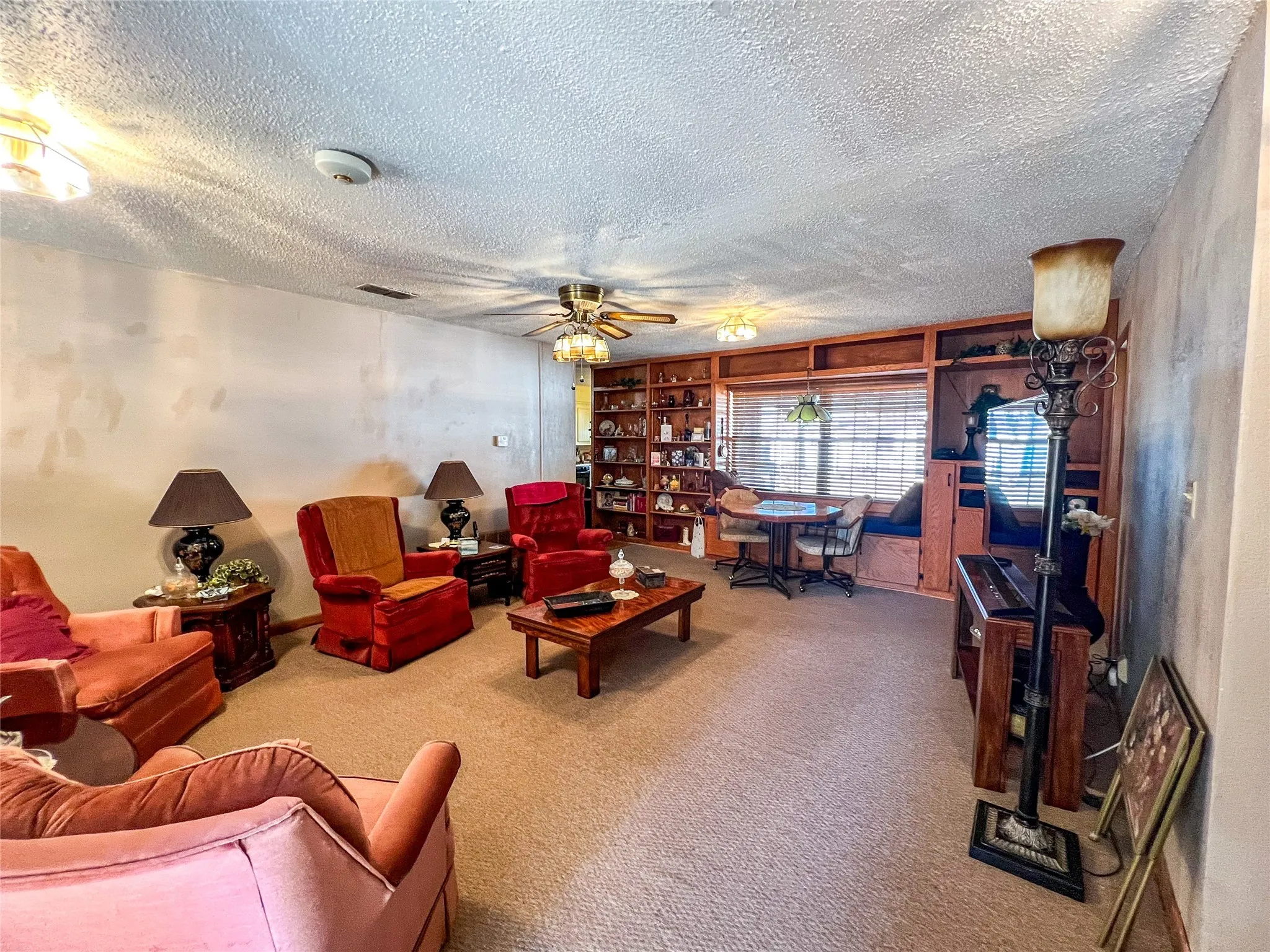 Single Family Residence For Sale in Knox County , 304 SE 2nd Street, Knox City, Texas 79529, 3 Bedroom, 2 Bathroom, Garage spaces, 1,679 Sqft, built in 1970, Preowned, mls#21146422, Real Estate Agent in Knox City, Homes For Sale in Knox county, Homes For Sale in Knox City, Realtor in Knox City Texas, Real Estate Brokerage Independent Realty Texas, Luminita Cordes Realtor