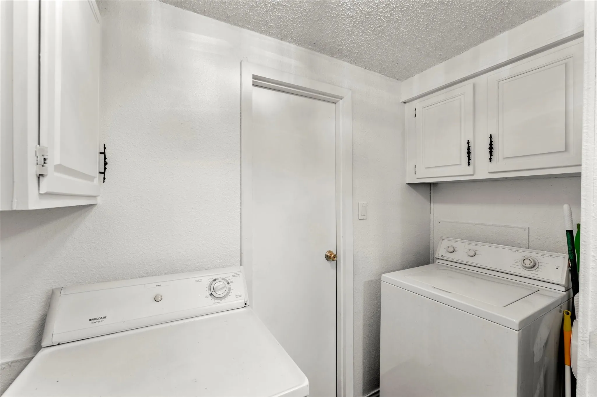 Single Family Residence For Rent in Henderson County , 602 Legendary Lane, Gun Barrel City, Texas 75156, 3 Bedroom, 2 Bathroom, Garage spaces, 1,452 Sqft, built in 1975, Price $1,600, mls#21145940, Real Estate Agent in Gun Barrel City, Homes For Rent in Henderson county, Homes For Rent in Gun Barrel City, Realtor in Gun Barrel City Texas, Real Estate Brokerage Independent Realty Texas, Luminita Cordes Realtor