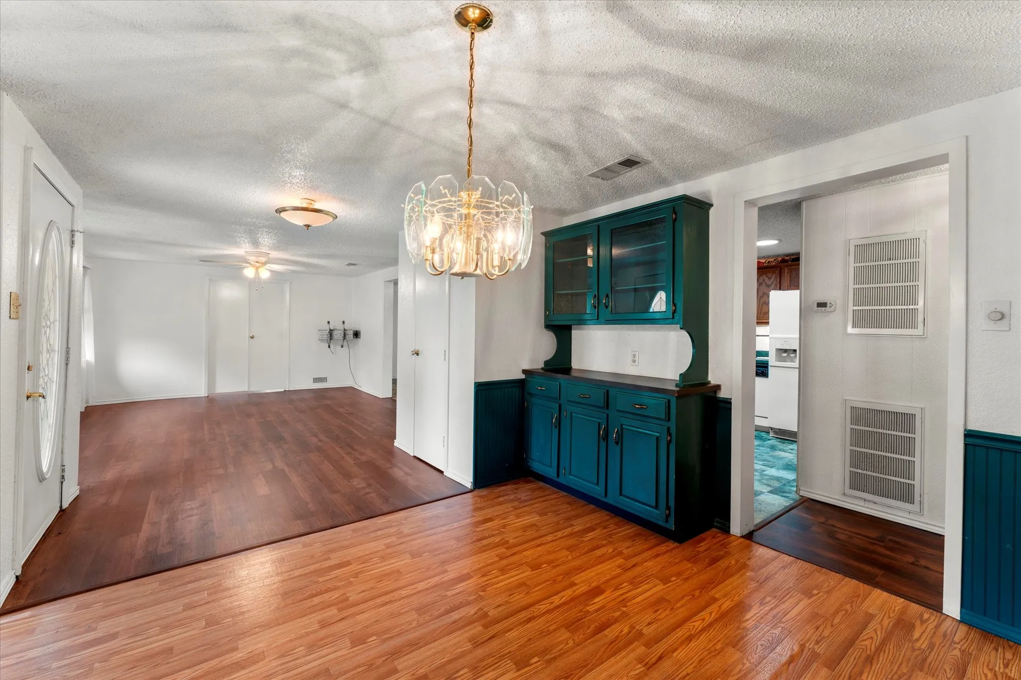 Single Family Residence For Rent in Henderson County , 602 Legendary Lane, Gun Barrel City, Texas 75156, 3 Bedroom, 2 Bathroom, Garage spaces, 1,452 Sqft, built in 1975, Price $1,600, mls#21145940, Real Estate Agent in Gun Barrel City, Homes For Rent in Henderson county, Homes For Rent in Gun Barrel City, Realtor in Gun Barrel City Texas, Real Estate Brokerage Independent Realty Texas, Luminita Cordes Realtor