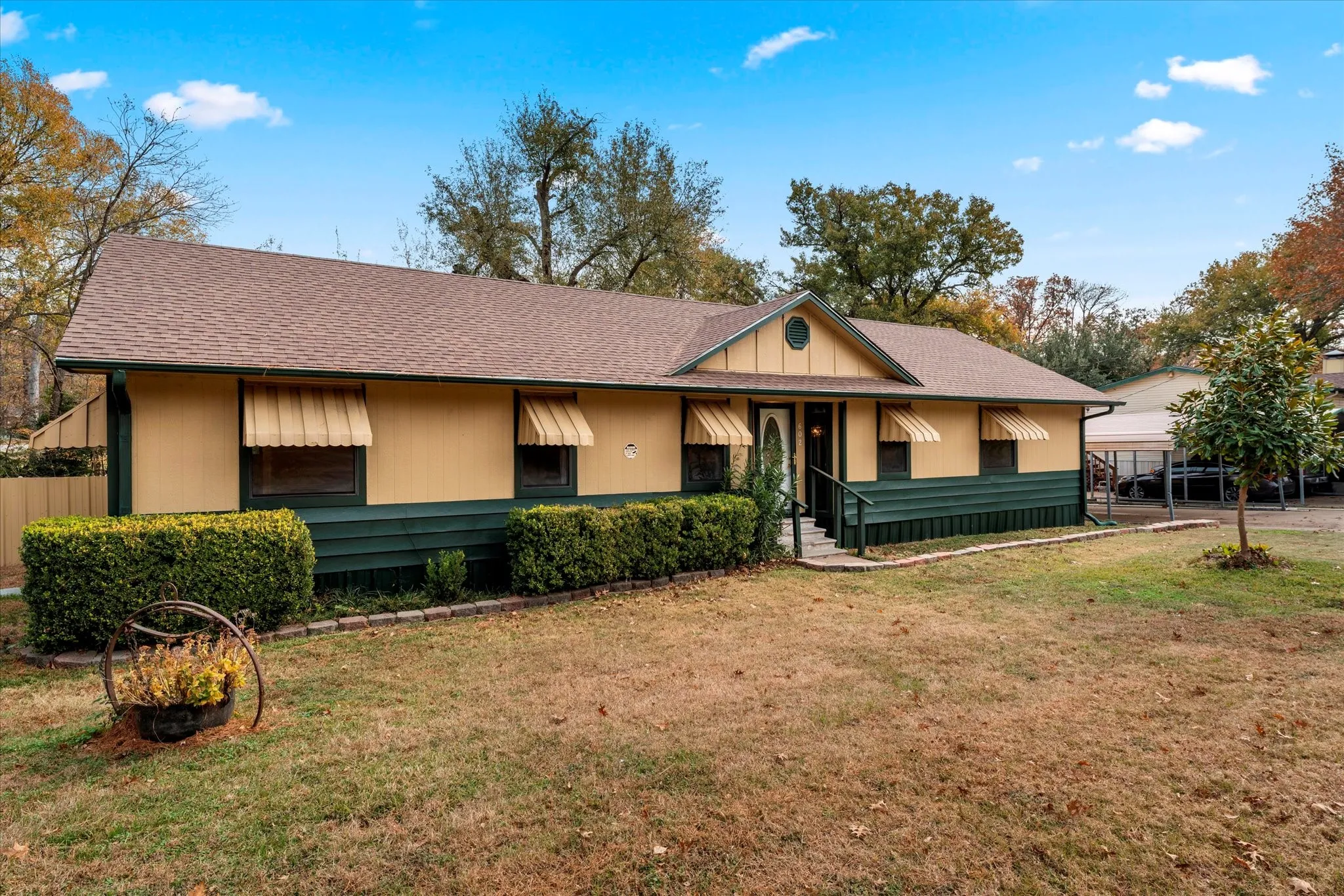 Single Family Residence For Rent in Henderson County , 602 Legendary Lane, Gun Barrel City, Texas 75156, 3 Bedroom, 2 Bathroom, Garage spaces, 1,452 Sqft, built in 1975, Price $1,600, mls#21145940, Real Estate Agent in Gun Barrel City, Homes For Rent in Henderson county, Homes For Rent in Gun Barrel City, Realtor in Gun Barrel City Texas, Real Estate Brokerage Independent Realty Texas, Luminita Cordes Realtor