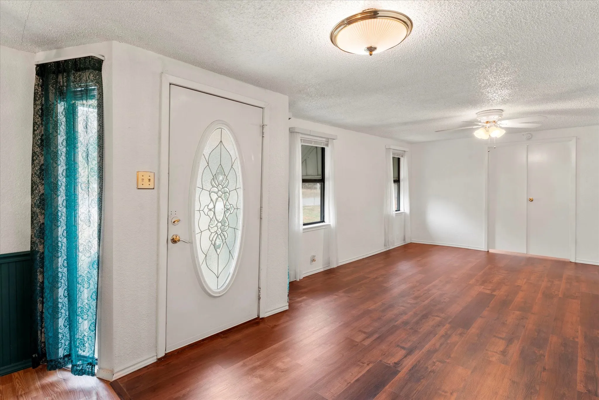 Single Family Residence For Rent in Henderson County , 602 Legendary Lane, Gun Barrel City, Texas 75156, 3 Bedroom, 2 Bathroom, Garage spaces, 1,452 Sqft, built in 1975, Price $1,600, mls#21145940, Real Estate Agent in Gun Barrel City, Homes For Rent in Henderson county, Homes For Rent in Gun Barrel City, Realtor in Gun Barrel City Texas, Real Estate Brokerage Independent Realty Texas, Luminita Cordes Realtor