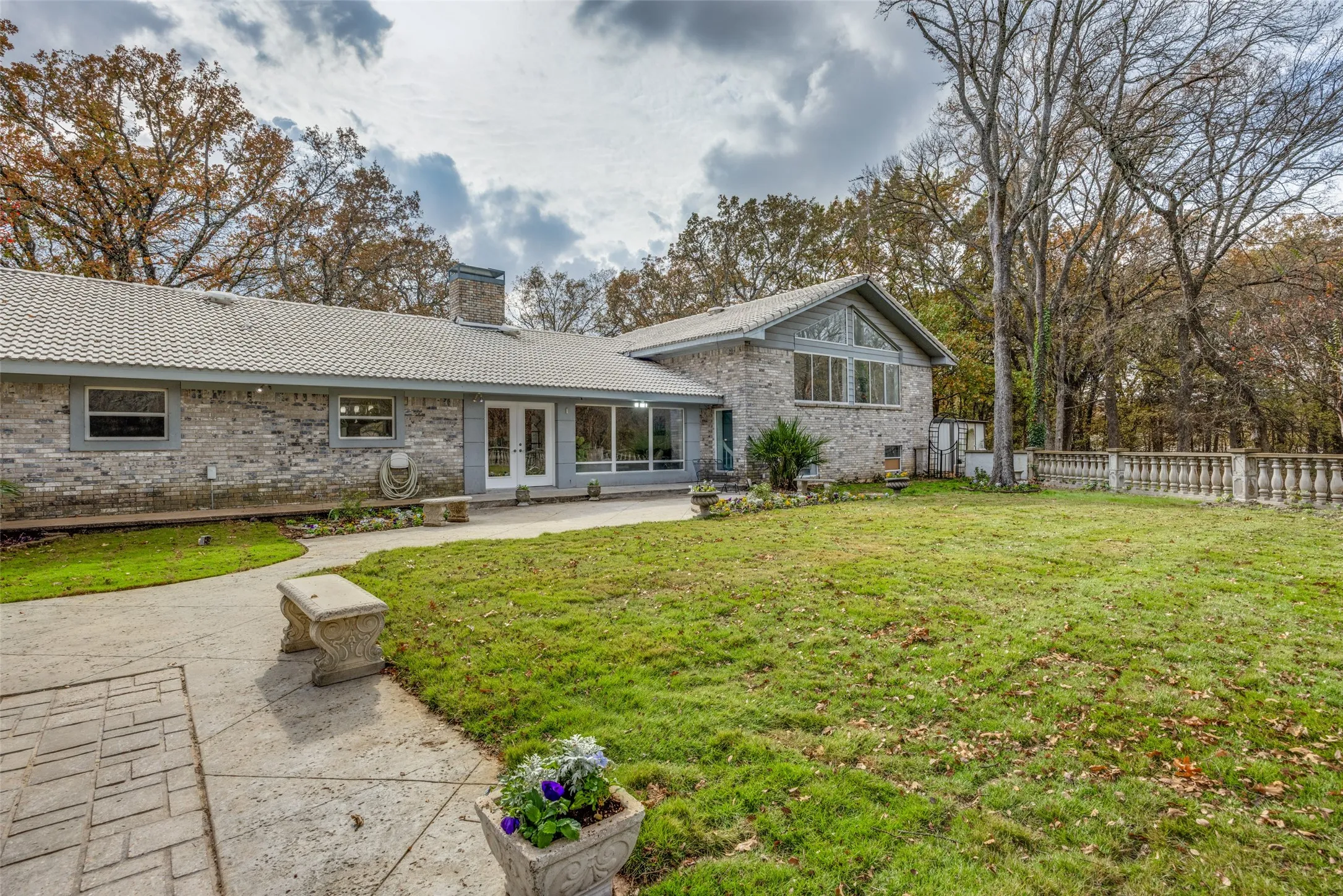 Single Family Residence For Sale in Grayson County , 2525 Canyon Creek Drive, Sherman, Texas 75092, 7 Bedroom, 6 Bathroom, 4 Garage spaces, 4,798 Sqft, built in 1977, Preowned, mls#21147827, Real Estate Agent in Sherman, Homes For Sale in Grayson county, Homes For Sale in Sherman, Realtor in Sherman Texas, Real Estate Brokerage Independent Realty Texas, Luminita Cordes Realtor