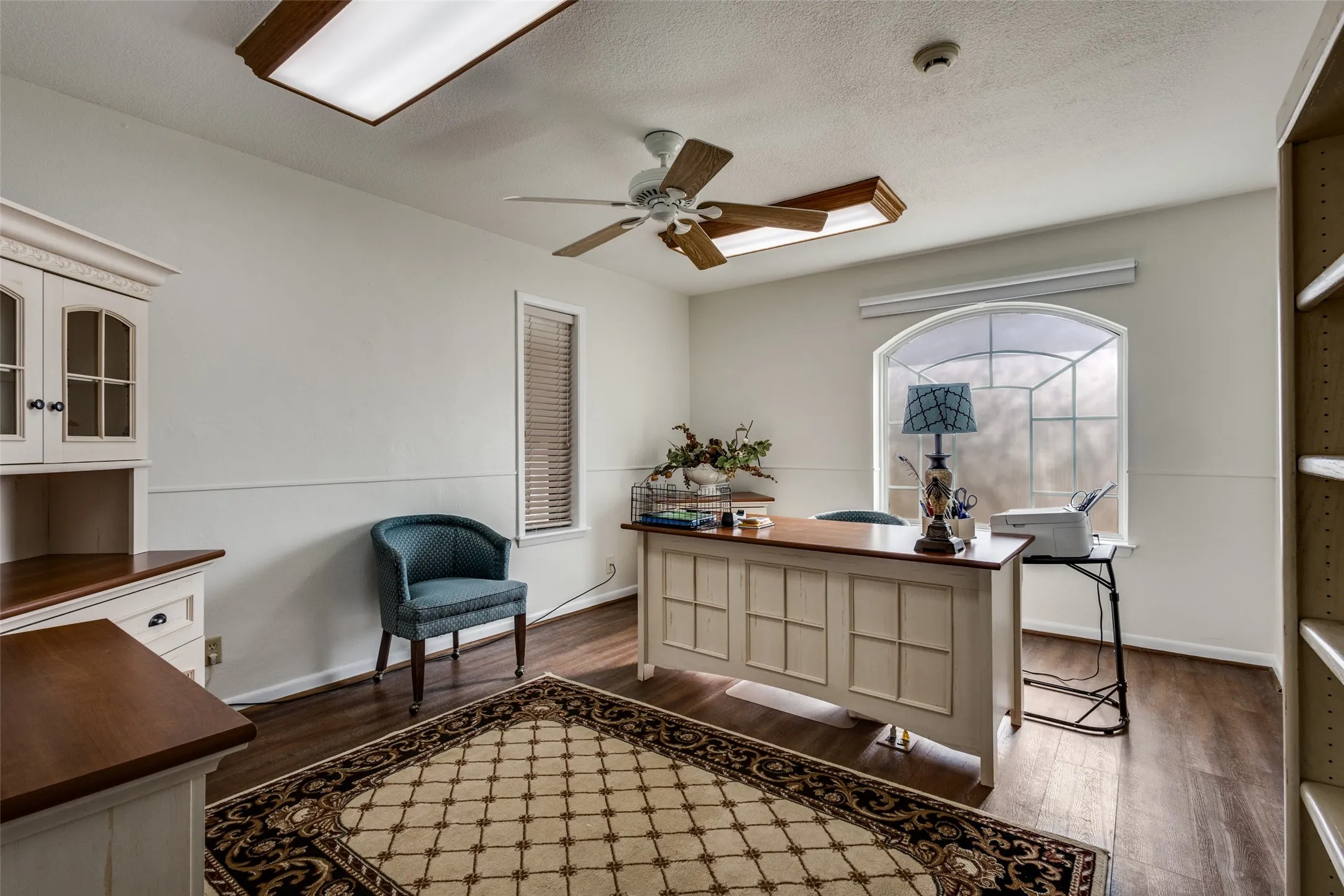 Single Family Residence For Sale in Grayson County , 2525 Canyon Creek Drive, Sherman, Texas 75092, 7 Bedroom, 6 Bathroom, 4 Garage spaces, 4,798 Sqft, built in 1977, Preowned, mls#21147827, Real Estate Agent in Sherman, Homes For Sale in Grayson county, Homes For Sale in Sherman, Realtor in Sherman Texas, Real Estate Brokerage Independent Realty Texas, Luminita Cordes Realtor