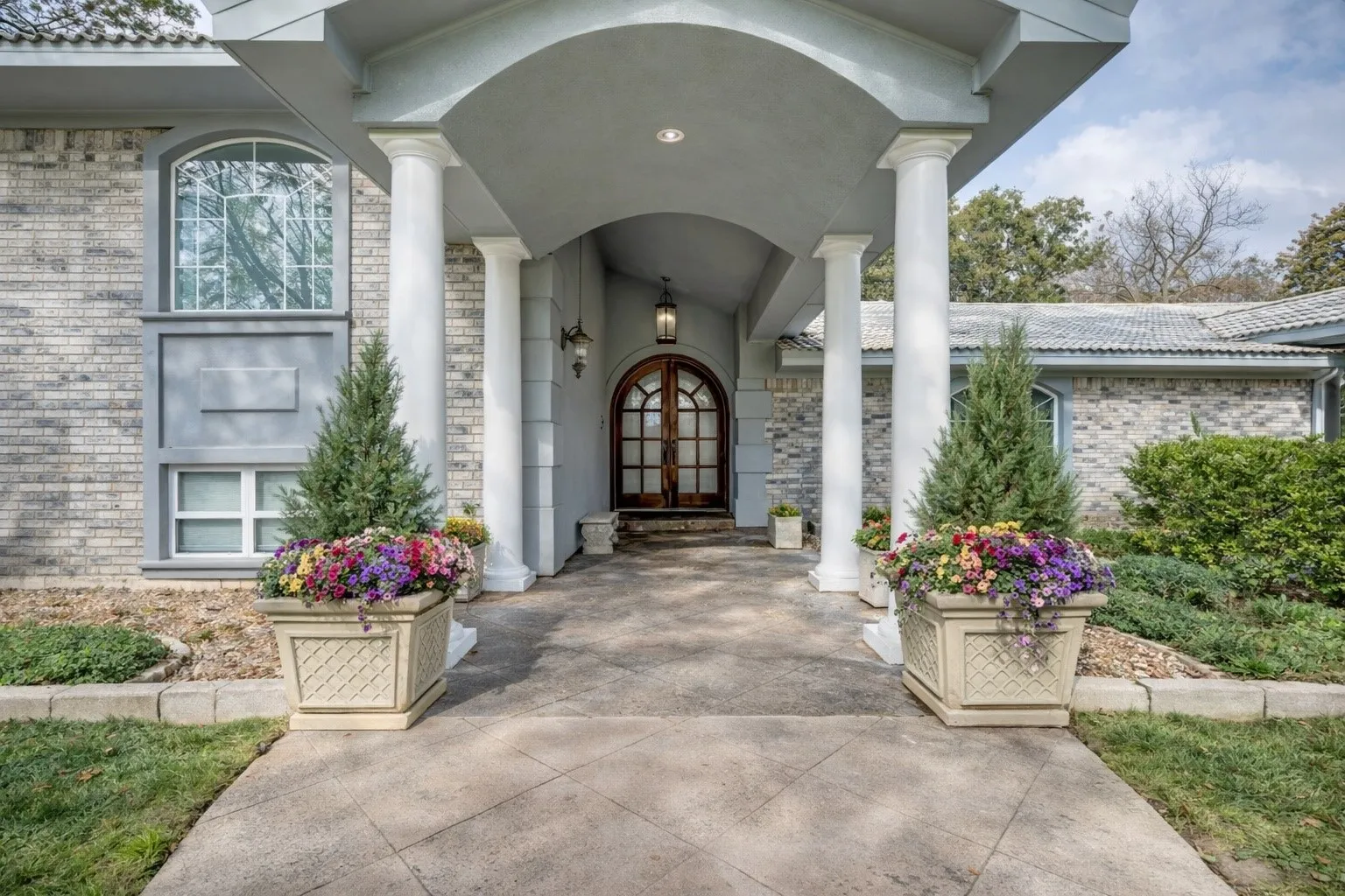 Single Family Residence For Sale in Grayson County , 2525 Canyon Creek Drive, Sherman, Texas 75092, 7 Bedroom, 6 Bathroom, 4 Garage spaces, 4,798 Sqft, built in 1977, Preowned, mls#21147827, Real Estate Agent in Sherman, Homes For Sale in Grayson county, Homes For Sale in Sherman, Realtor in Sherman Texas, Real Estate Brokerage Independent Realty Texas, Luminita Cordes Realtor