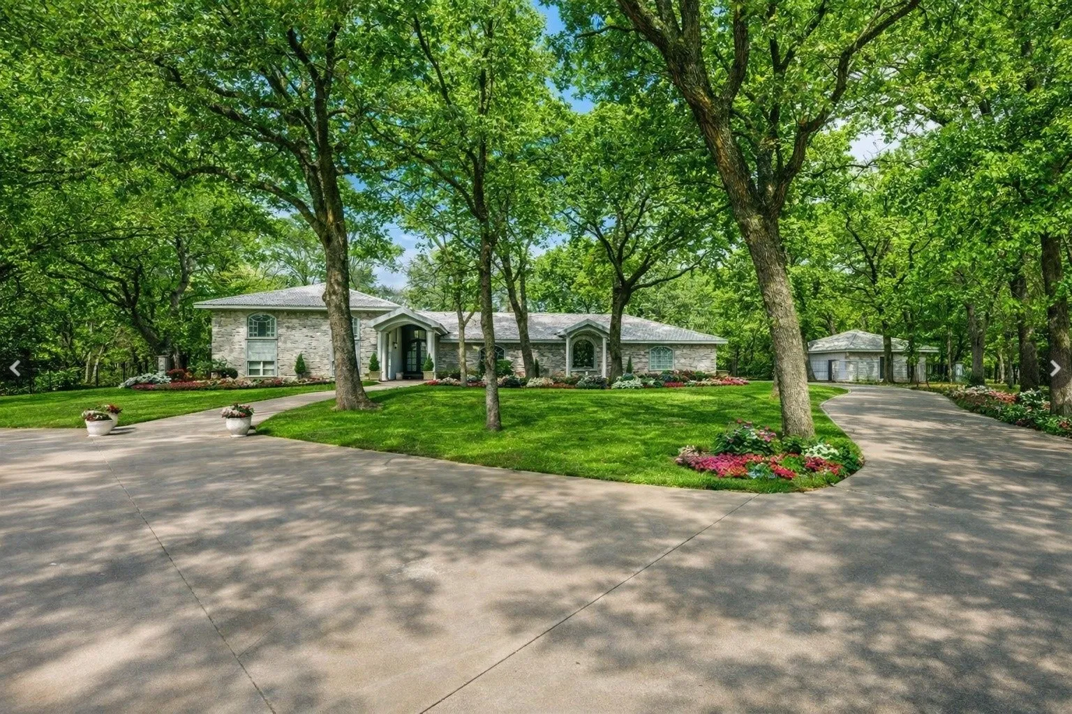 Single Family Residence For Sale in Grayson County , 2525 Canyon Creek Drive, Sherman, Texas 75092, 7 Bedroom, 6 Bathroom, 4 Garage spaces, 4,798 Sqft, built in 1977, Preowned, mls#21147827, Real Estate Agent in Sherman, Homes For Sale in Grayson county, Homes For Sale in Sherman, Realtor in Sherman Texas, Real Estate Brokerage Independent Realty Texas, Luminita Cordes Realtor