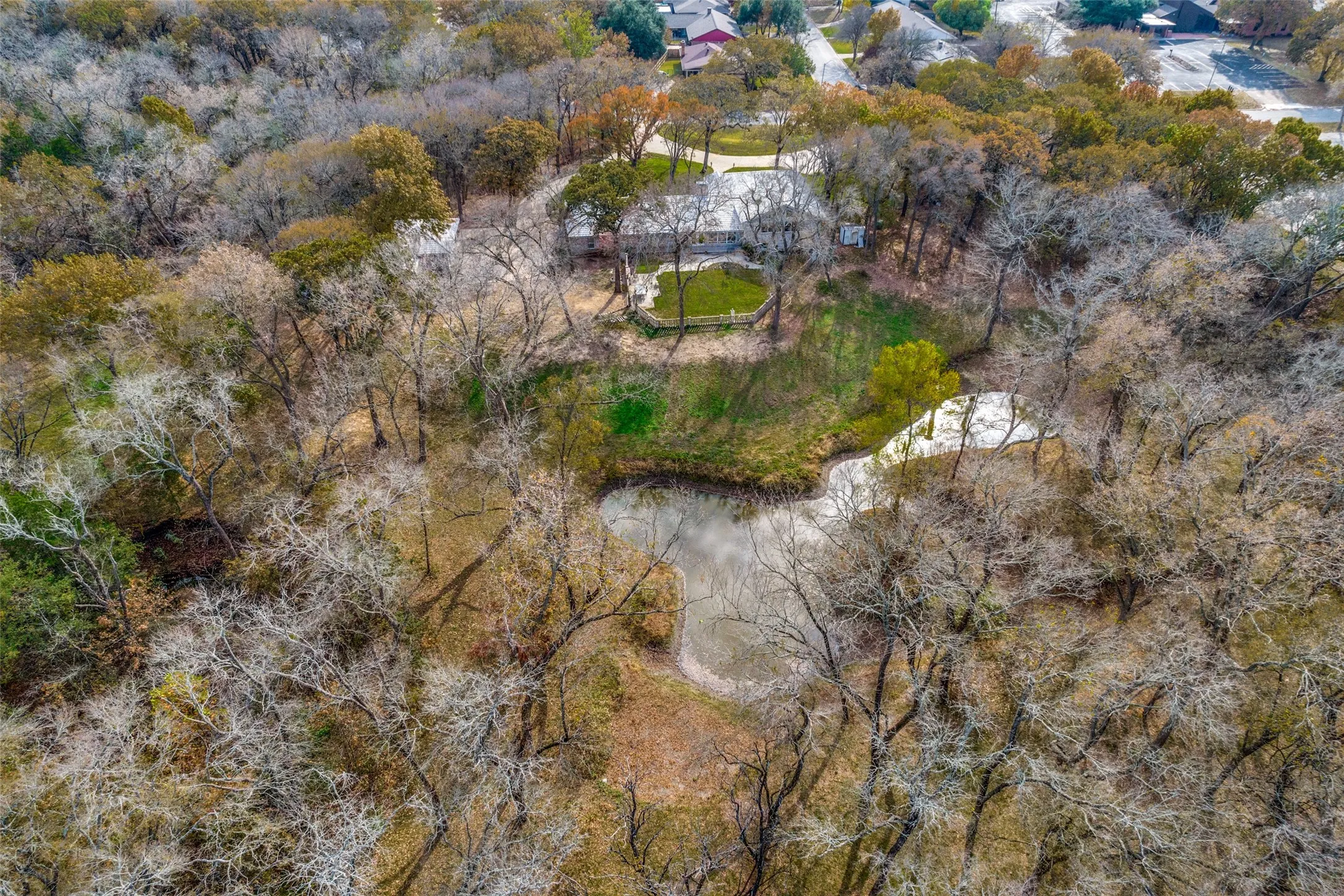 Single Family Residence For Sale in Grayson County , 2525 Canyon Creek Drive, Sherman, Texas 75092, 7 Bedroom, 6 Bathroom, 4 Garage spaces, 4,798 Sqft, built in 1977, Preowned, mls#21147827, Real Estate Agent in Sherman, Homes For Sale in Grayson county, Homes For Sale in Sherman, Realtor in Sherman Texas, Real Estate Brokerage Independent Realty Texas, Luminita Cordes Realtor