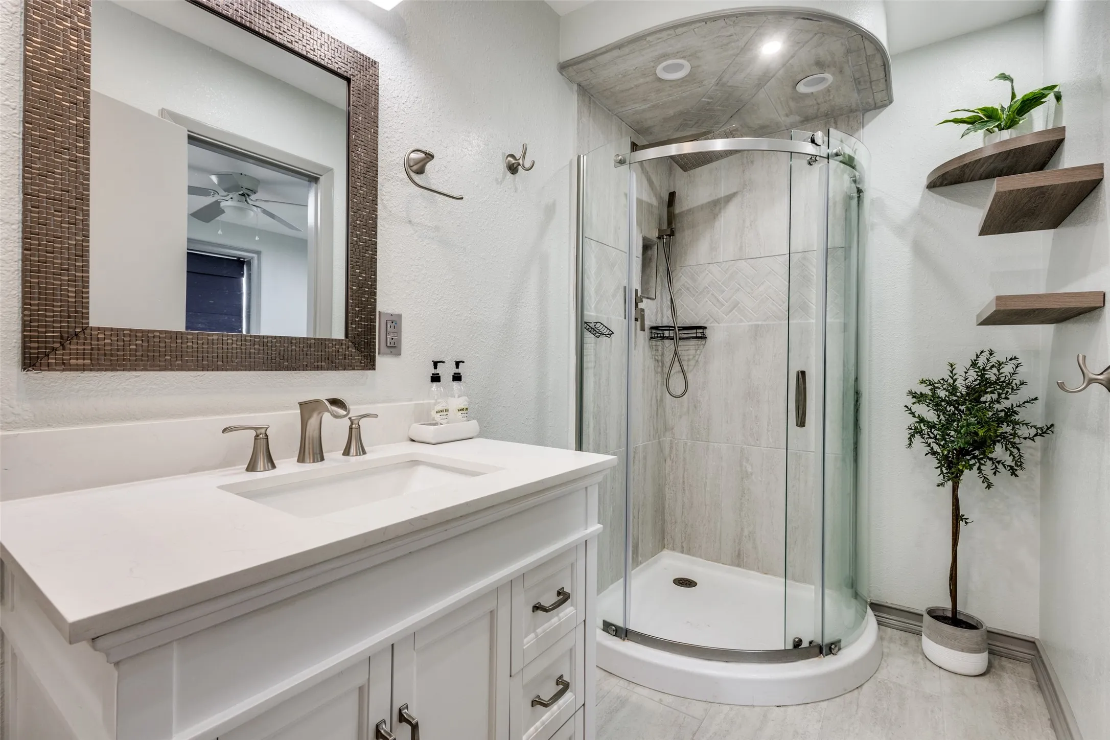 Single Family Residence For Sale in Grayson County , 2525 Canyon Creek Drive, Sherman, Texas 75092, 7 Bedroom, 6 Bathroom, 4 Garage spaces, 4,798 Sqft, built in 1977, Preowned, mls#21147827, Real Estate Agent in Sherman, Homes For Sale in Grayson county, Homes For Sale in Sherman, Realtor in Sherman Texas, Real Estate Brokerage Independent Realty Texas, Luminita Cordes Realtor