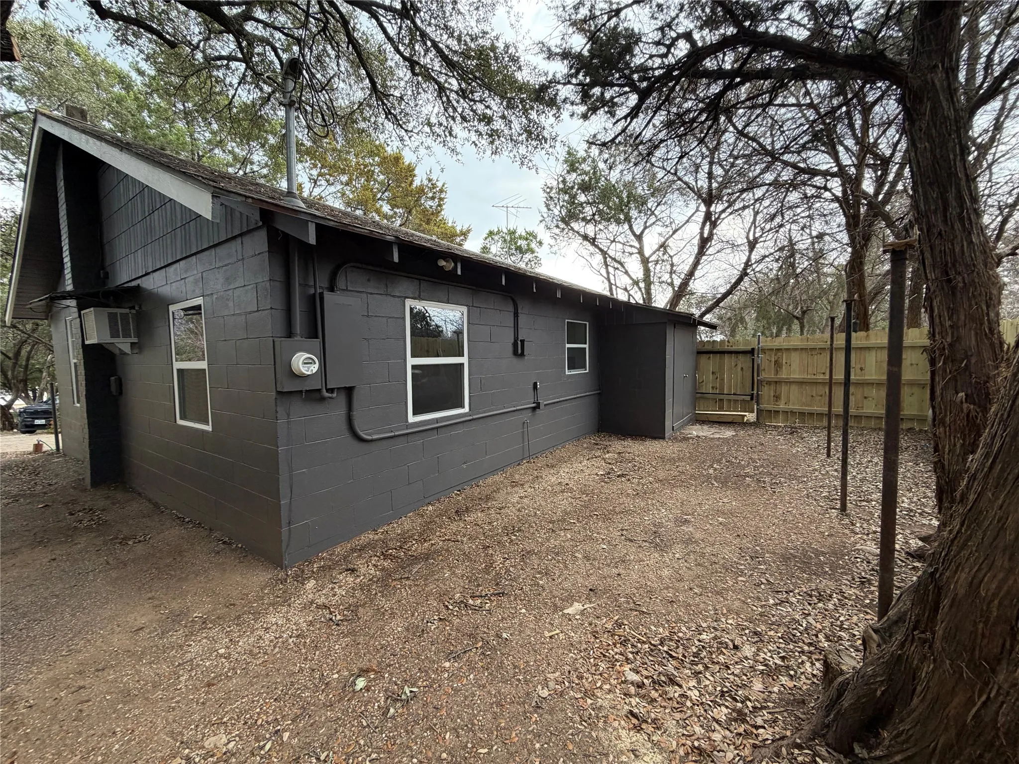 Single Family Residence For Sale in Bosque County , 145 County Road 1708, Clifton, Texas 76634, 2 Bedroom, 1 Bathroom, Garage spaces, 757 Sqft, built in 1975, Preowned, Price $179,500, mls#21147601, Real Estate Agent in Clifton, Homes For Sale in Bosque county, Homes For Sale in Clifton, Realtor in Clifton Texas, Real Estate Brokerage Independent Realty Texas, Luminita Cordes Realtor