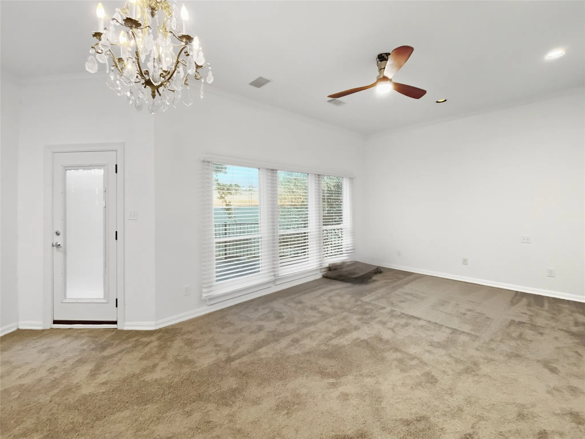 Single Family Residence For Sale in Henderson County , 106 Brentwood Drive, Trinidad, Texas 75163, 5 Bedroom, 7 Bathroom, 4 Garage spaces, 8,325 Sqft, built in 1993, Preowned, mls#21148258, Real Estate Agent in Trinidad, Homes For Sale in Henderson county, Homes For Sale in Trinidad, Realtor in Trinidad Texas, Real Estate Brokerage Independent Realty Texas, Luminita Cordes Realtor