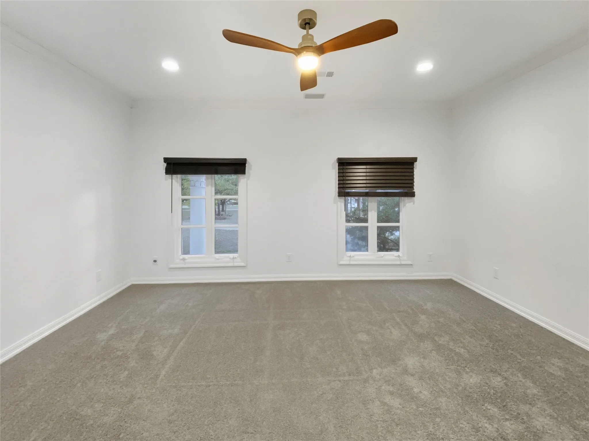 Single Family Residence For Sale in Henderson County , 106 Brentwood Drive, Trinidad, Texas 75163, 5 Bedroom, 7 Bathroom, 4 Garage spaces, 8,325 Sqft, built in 1993, Preowned, mls#21148258, Real Estate Agent in Trinidad, Homes For Sale in Henderson county, Homes For Sale in Trinidad, Realtor in Trinidad Texas, Real Estate Brokerage Independent Realty Texas, Luminita Cordes Realtor