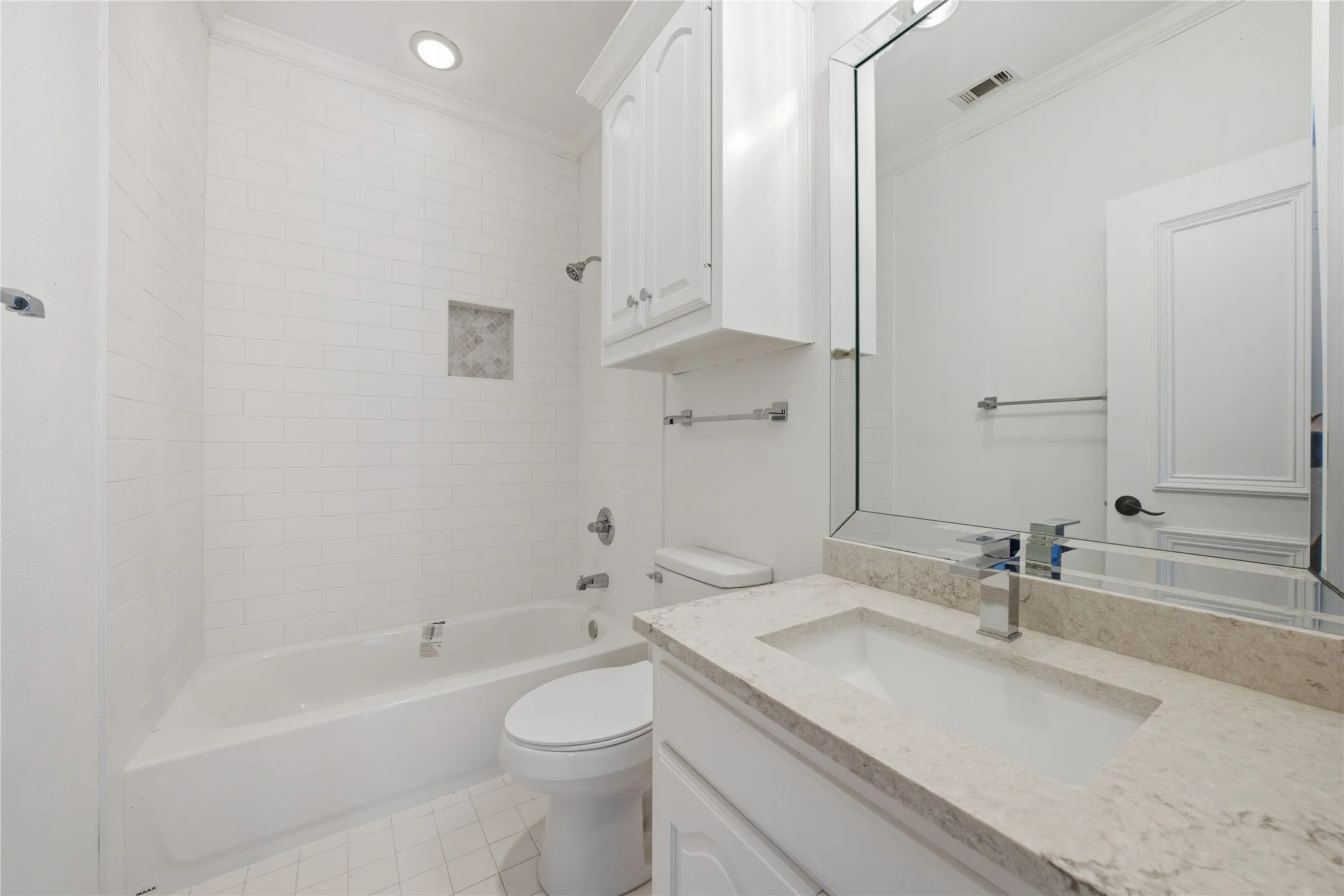 Single Family Residence For Sale in Henderson County , 106 Brentwood Drive, Trinidad, Texas 75163, 5 Bedroom, 7 Bathroom, 4 Garage spaces, 8,325 Sqft, built in 1993, Preowned, mls#21148258, Real Estate Agent in Trinidad, Homes For Sale in Henderson county, Homes For Sale in Trinidad, Realtor in Trinidad Texas, Real Estate Brokerage Independent Realty Texas, Luminita Cordes Realtor