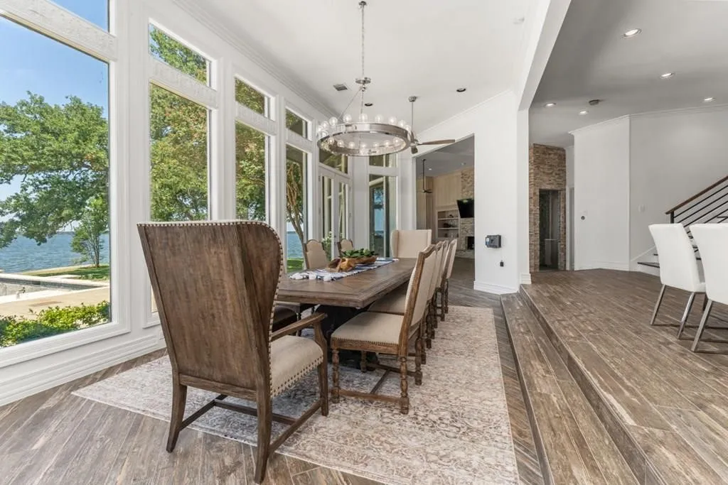Single Family Residence For Sale in Henderson County , 106 Brentwood Drive, Trinidad, Texas 75163, 5 Bedroom, 7 Bathroom, 4 Garage spaces, 8,325 Sqft, built in 1993, Preowned, mls#21148258, Real Estate Agent in Trinidad, Homes For Sale in Henderson county, Homes For Sale in Trinidad, Realtor in Trinidad Texas, Real Estate Brokerage Independent Realty Texas, Luminita Cordes Realtor