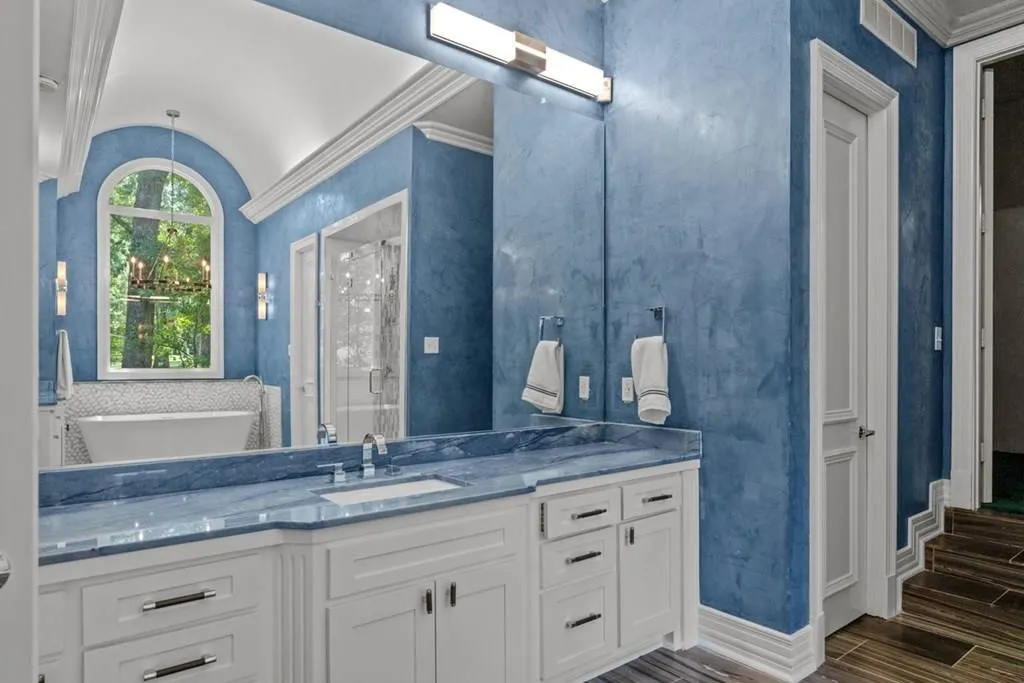 Single Family Residence For Sale in Henderson County , 106 Brentwood Drive, Trinidad, Texas 75163, 5 Bedroom, 7 Bathroom, 4 Garage spaces, 8,325 Sqft, built in 1993, Preowned, mls#21148258, Real Estate Agent in Trinidad, Homes For Sale in Henderson county, Homes For Sale in Trinidad, Realtor in Trinidad Texas, Real Estate Brokerage Independent Realty Texas, Luminita Cordes Realtor