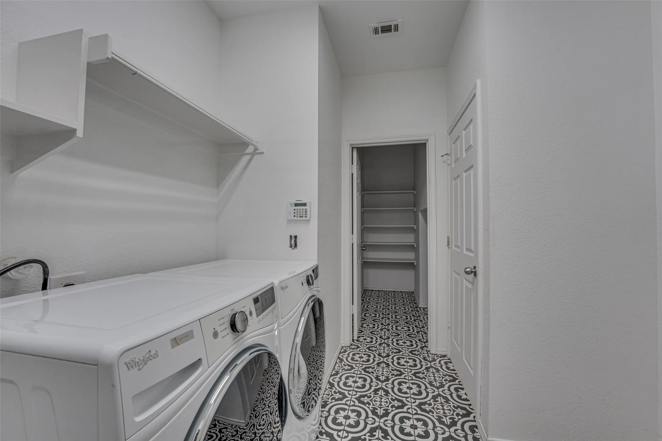 Single Family Residence For Sale in Rockwall County , 558 Presidio Drive, Rockwall, Texas 75087, 4 Bedroom, 3 Bathroom, 2 Garage spaces, 2,842 Sqft, built in 2007, mls#21147821, Real Estate Agent in Rockwall, Homes For Sale in Rockwall county, Homes For Sale in Rockwall, Realtor in Rockwall Texas, Real Estate Brokerage Independent Realty Texas, Luminita Cordes Realtor