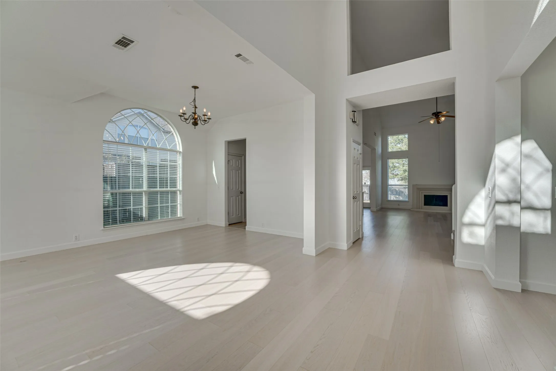 Single Family Residence For Sale in Rockwall County , 558 Presidio Drive, Rockwall, Texas 75087, 4 Bedroom, 3 Bathroom, 2 Garage spaces, 2,842 Sqft, built in 2007, mls#21147821, Real Estate Agent in Rockwall, Homes For Sale in Rockwall county, Homes For Sale in Rockwall, Realtor in Rockwall Texas, Real Estate Brokerage Independent Realty Texas, Luminita Cordes Realtor