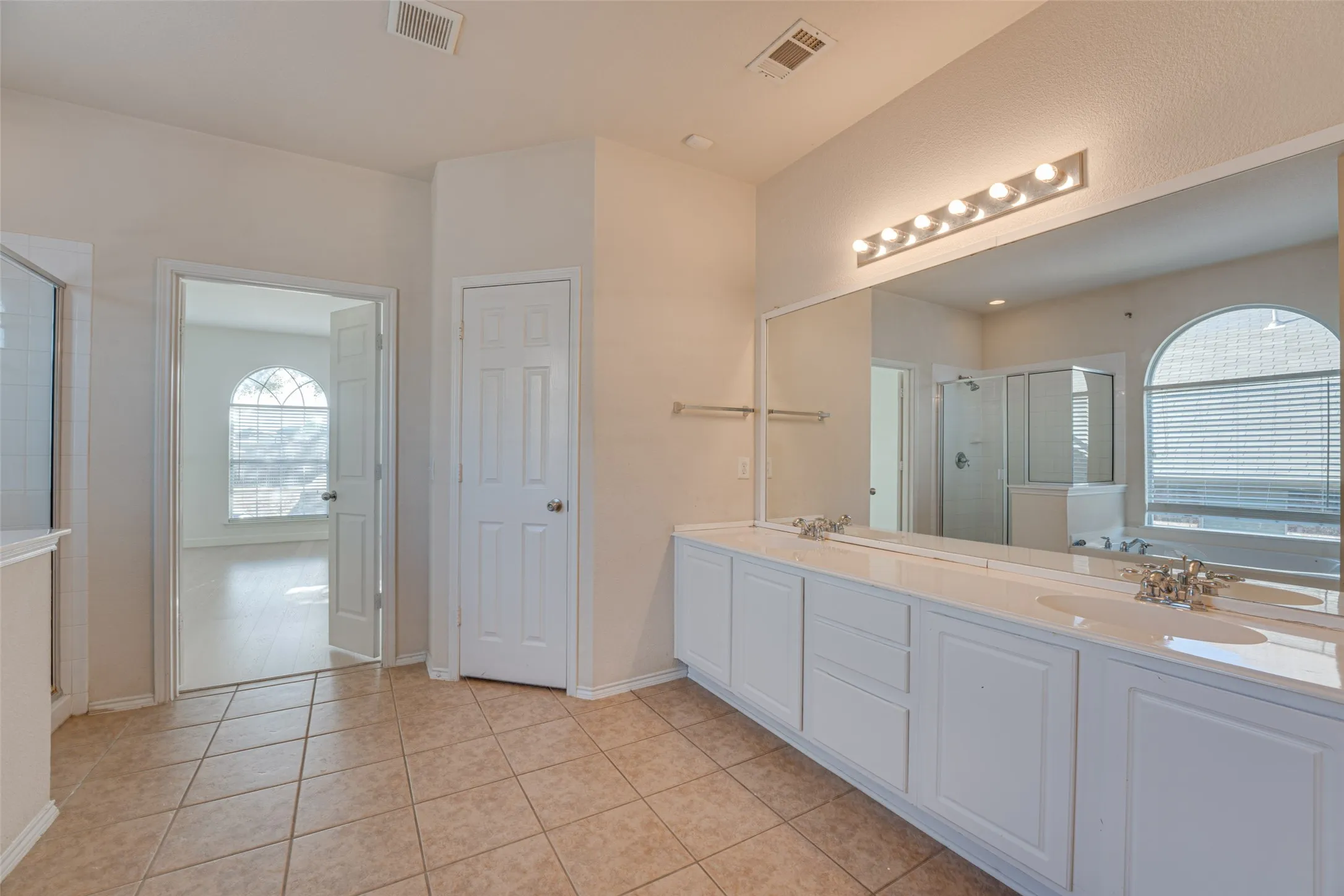 Single Family Residence For Sale in Rockwall County , 558 Presidio Drive, Rockwall, Texas 75087, 4 Bedroom, 3 Bathroom, 2 Garage spaces, 2,842 Sqft, built in 2007, mls#21147821, Real Estate Agent in Rockwall, Homes For Sale in Rockwall county, Homes For Sale in Rockwall, Realtor in Rockwall Texas, Real Estate Brokerage Independent Realty Texas, Luminita Cordes Realtor