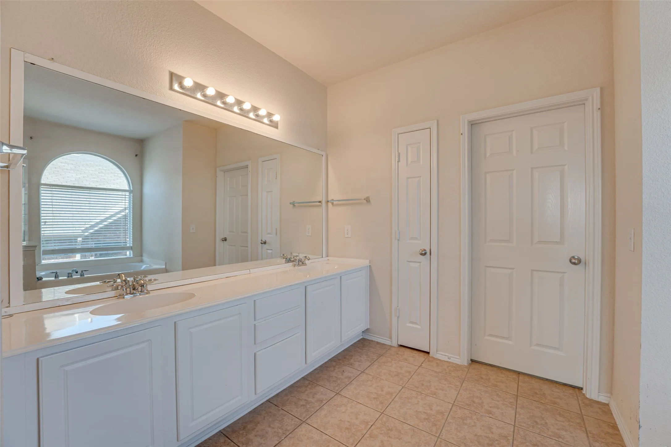 Single Family Residence For Sale in Rockwall County , 558 Presidio Drive, Rockwall, Texas 75087, 4 Bedroom, 3 Bathroom, 2 Garage spaces, 2,842 Sqft, built in 2007, mls#21147821, Real Estate Agent in Rockwall, Homes For Sale in Rockwall county, Homes For Sale in Rockwall, Realtor in Rockwall Texas, Real Estate Brokerage Independent Realty Texas, Luminita Cordes Realtor