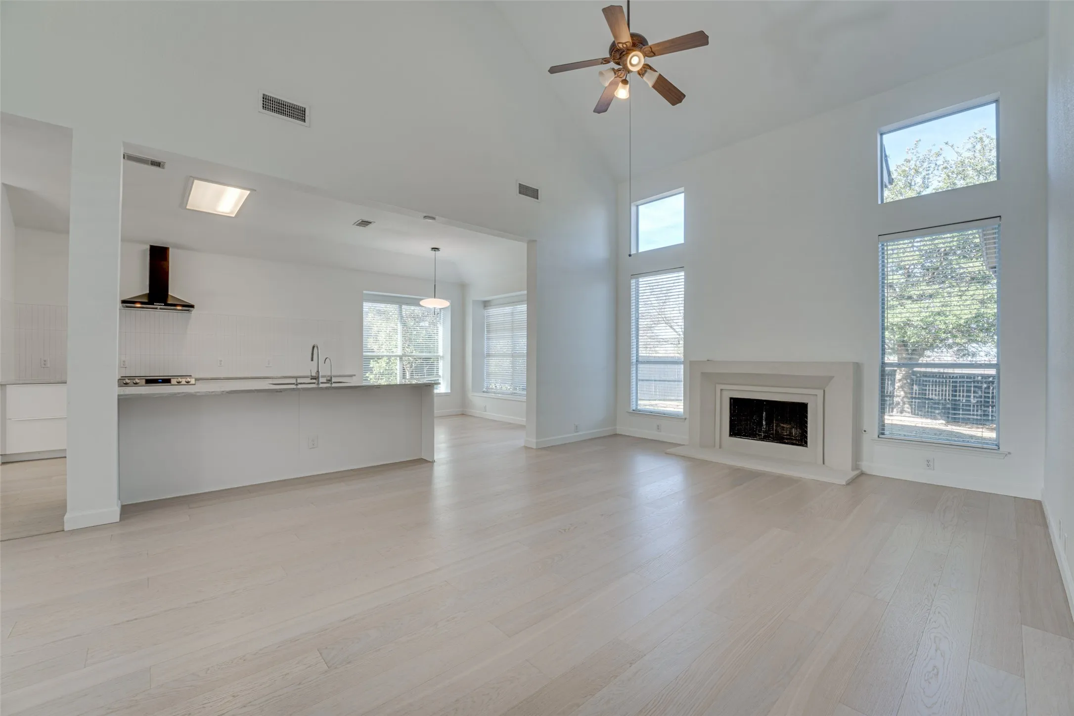 Single Family Residence For Sale in Rockwall County , 558 Presidio Drive, Rockwall, Texas 75087, 4 Bedroom, 3 Bathroom, 2 Garage spaces, 2,842 Sqft, built in 2007, mls#21147821, Real Estate Agent in Rockwall, Homes For Sale in Rockwall county, Homes For Sale in Rockwall, Realtor in Rockwall Texas, Real Estate Brokerage Independent Realty Texas, Luminita Cordes Realtor