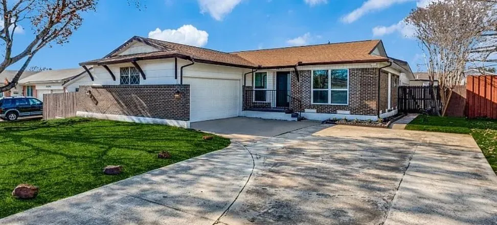 Single Family Residence For Sale in Dallas County , 14147 Heartside Place, Farmers Branch, Texas 75234, 3 Bedrooms, 3 Bathrooms, 2 Garage spaces, 1,636 Sqft, built in 1961, Preowned, Price $355,000, mls#21139643, Real Estate Agent in Farmers Branch, Homes For Sale in Dallas county, Homes For Sale in Farmers Branch, Realtor in Farmers Branch Texas, Real Estate Brokerage Independent Realty Texas, Luminita Cordes Realtor