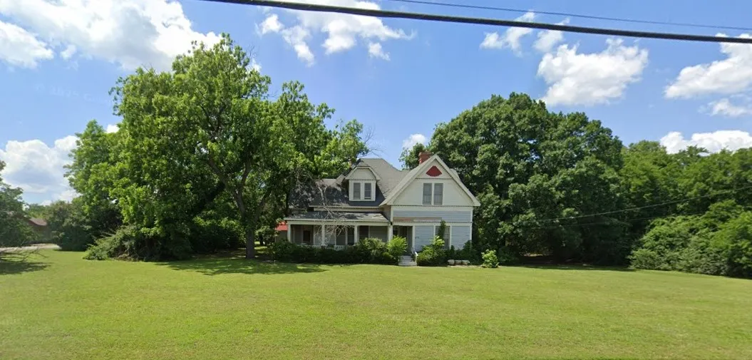 Single Family Residence For Sale in Johnson County , 506 S 3rd Street, Grandview, Texas 76050, 5 Bedroom, 3 Bathroom, 3 Garage spaces, 3,924 Sqft, built in 1907, Price $469,000, mls#21147274, Real Estate Agent in Grandview, Homes For Sale in Johnson county, Homes For Sale in Grandview, Realtor in Grandview Texas, Real Estate Brokerage Independent Realty Texas, Luminita Cordes Realtor