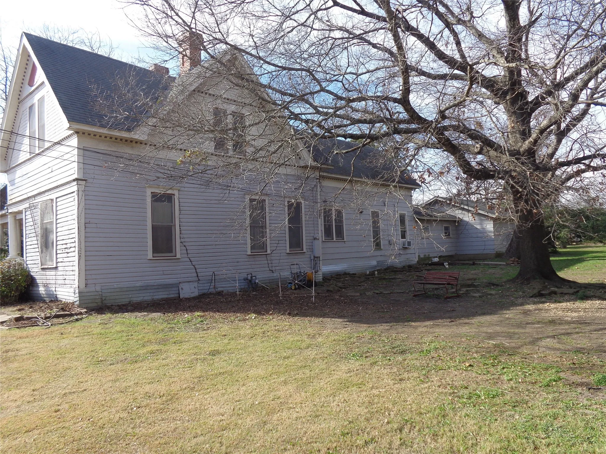 Single Family Residence For Sale in Johnson County , 506 S 3rd Street, Grandview, Texas 76050, 5 Bedroom, 3 Bathroom, 3 Garage spaces, 3,924 Sqft, built in 1907, Price $469,000, mls#21147274, Real Estate Agent in Grandview, Homes For Sale in Johnson county, Homes For Sale in Grandview, Realtor in Grandview Texas, Real Estate Brokerage Independent Realty Texas, Luminita Cordes Realtor