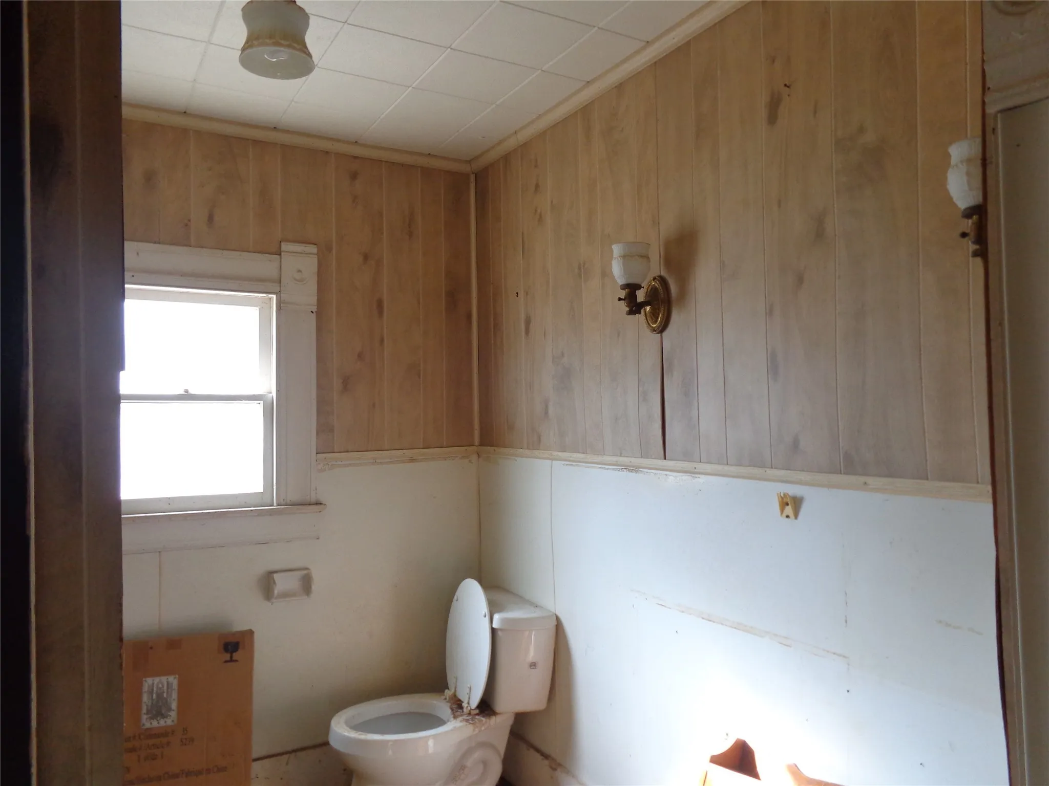 Single Family Residence For Sale in Johnson County , 506 S 3rd Street, Grandview, Texas 76050, 5 Bedroom, 3 Bathroom, 3 Garage spaces, 3,924 Sqft, built in 1907, Price $469,000, mls#21147274, Real Estate Agent in Grandview, Homes For Sale in Johnson county, Homes For Sale in Grandview, Realtor in Grandview Texas, Real Estate Brokerage Independent Realty Texas, Luminita Cordes Realtor