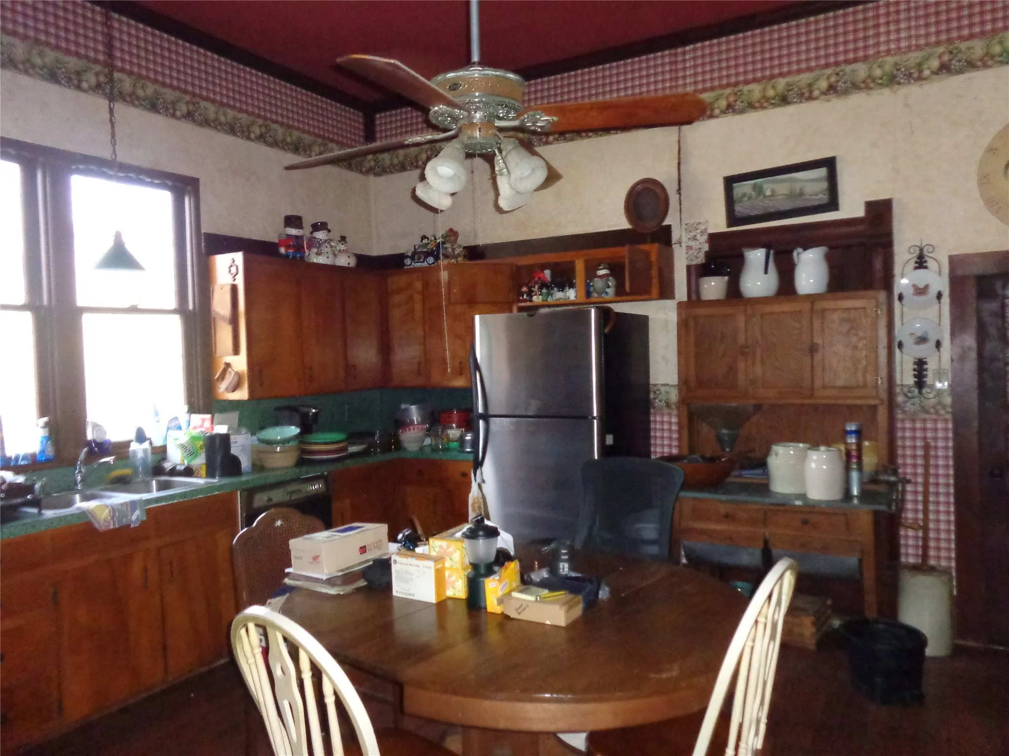 Single Family Residence For Sale in Johnson County , 506 S 3rd Street, Grandview, Texas 76050, 5 Bedroom, 3 Bathroom, 3 Garage spaces, 3,924 Sqft, built in 1907, Price $469,000, mls#21147274, Real Estate Agent in Grandview, Homes For Sale in Johnson county, Homes For Sale in Grandview, Realtor in Grandview Texas, Real Estate Brokerage Independent Realty Texas, Luminita Cordes Realtor