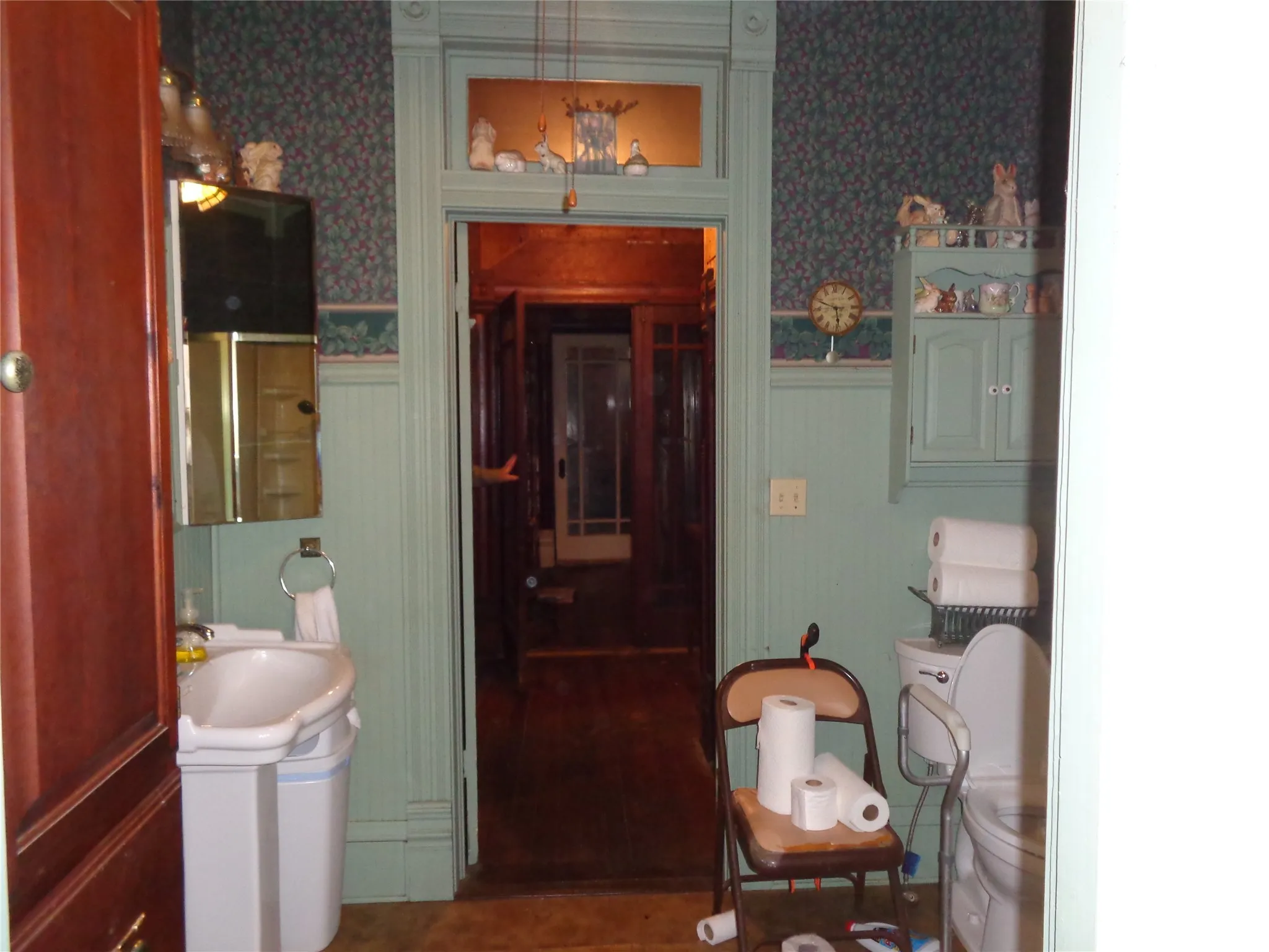 Single Family Residence For Sale in Johnson County , 506 S 3rd Street, Grandview, Texas 76050, 5 Bedroom, 3 Bathroom, 3 Garage spaces, 3,924 Sqft, built in 1907, Price $469,000, mls#21147274, Real Estate Agent in Grandview, Homes For Sale in Johnson county, Homes For Sale in Grandview, Realtor in Grandview Texas, Real Estate Brokerage Independent Realty Texas, Luminita Cordes Realtor