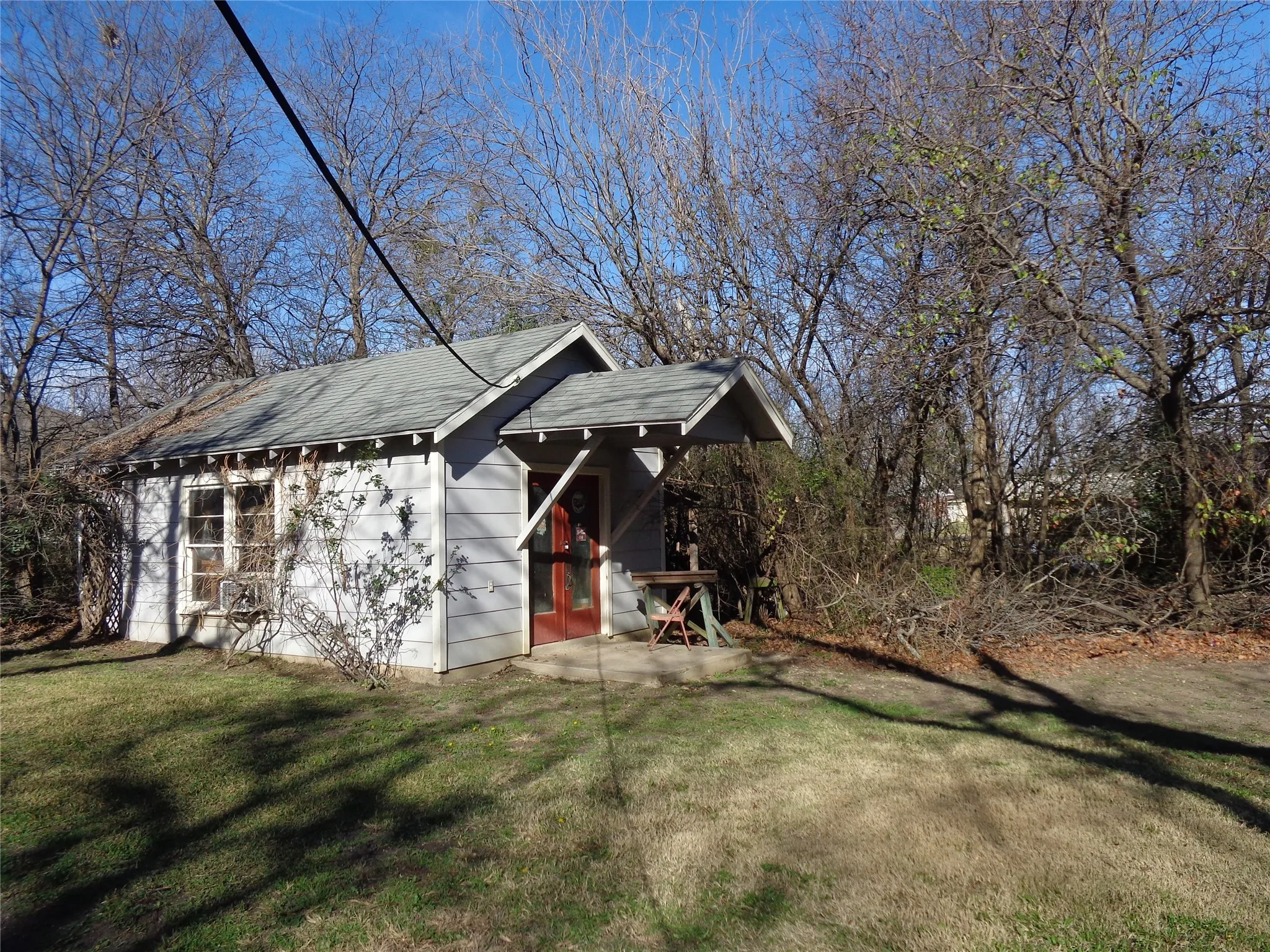 Single Family Residence For Sale in Johnson County , 506 S 3rd Street, Grandview, Texas 76050, 5 Bedroom, 3 Bathroom, 3 Garage spaces, 3,924 Sqft, built in 1907, Price $469,000, mls#21147274, Real Estate Agent in Grandview, Homes For Sale in Johnson county, Homes For Sale in Grandview, Realtor in Grandview Texas, Real Estate Brokerage Independent Realty Texas, Luminita Cordes Realtor