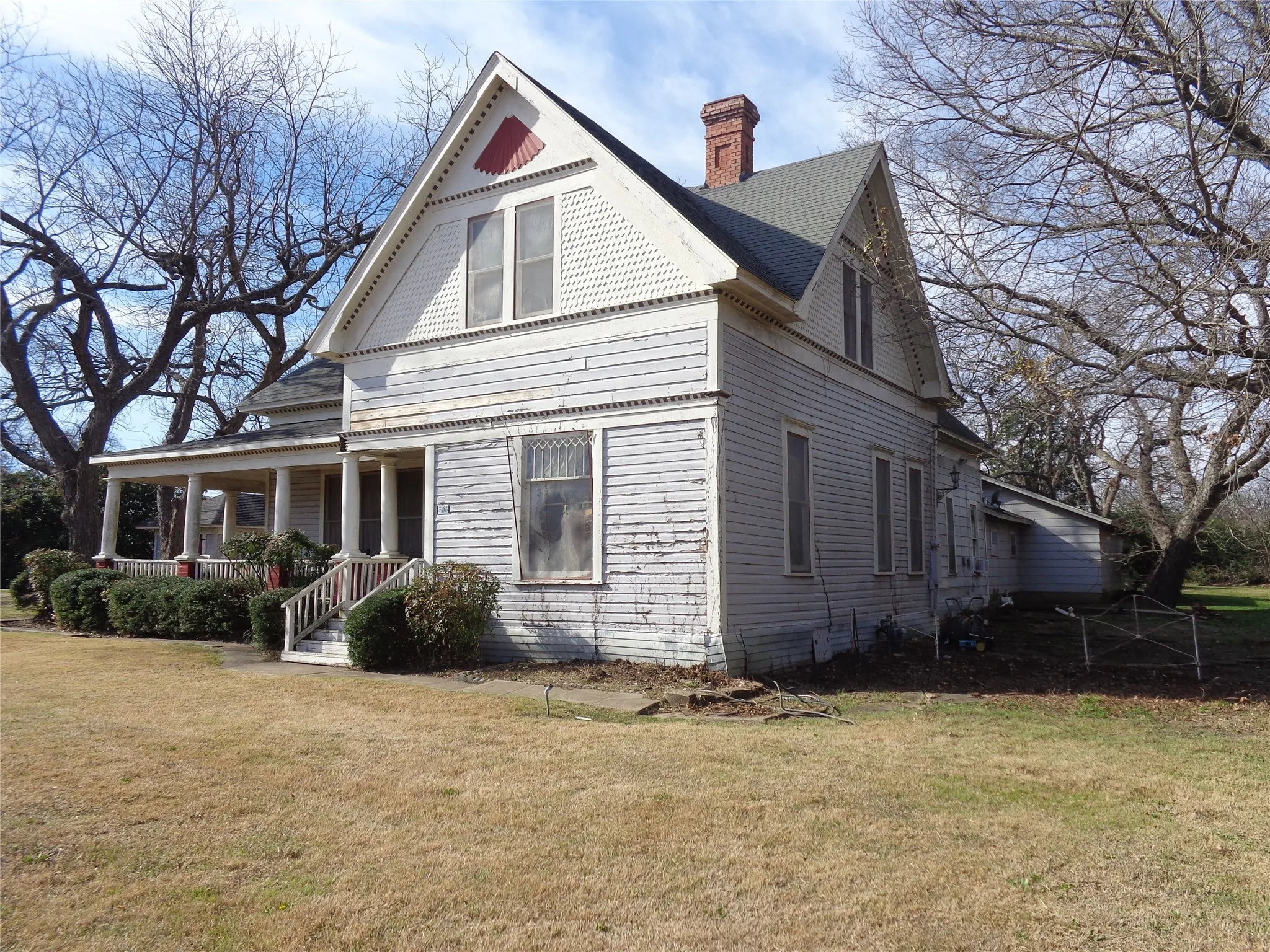 Single Family Residence For Sale in Johnson County , 506 S 3rd Street, Grandview, Texas 76050, 5 Bedroom, 3 Bathroom, 3 Garage spaces, 3,924 Sqft, built in 1907, Price $469,000, mls#21147274, Real Estate Agent in Grandview, Homes For Sale in Johnson county, Homes For Sale in Grandview, Realtor in Grandview Texas, Real Estate Brokerage Independent Realty Texas, Luminita Cordes Realtor