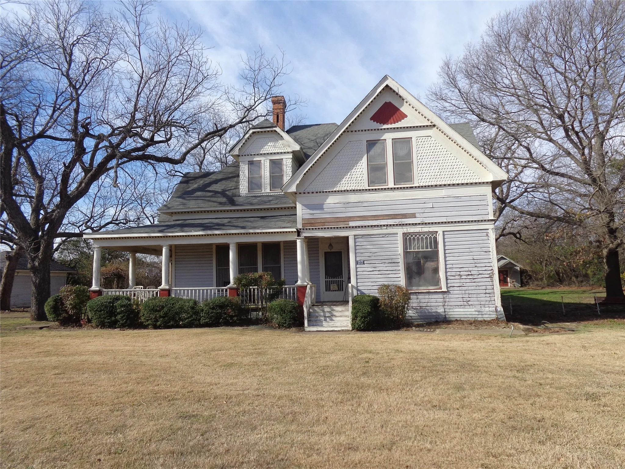 Single Family Residence For Sale in Johnson County , 506 S 3rd Street, Grandview, Texas 76050, 5 Bedroom, 3 Bathroom, 3 Garage spaces, 3,924 Sqft, built in 1907, Price $469,000, mls#21147274, Real Estate Agent in Grandview, Homes For Sale in Johnson county, Homes For Sale in Grandview, Realtor in Grandview Texas, Real Estate Brokerage Independent Realty Texas, Luminita Cordes Realtor