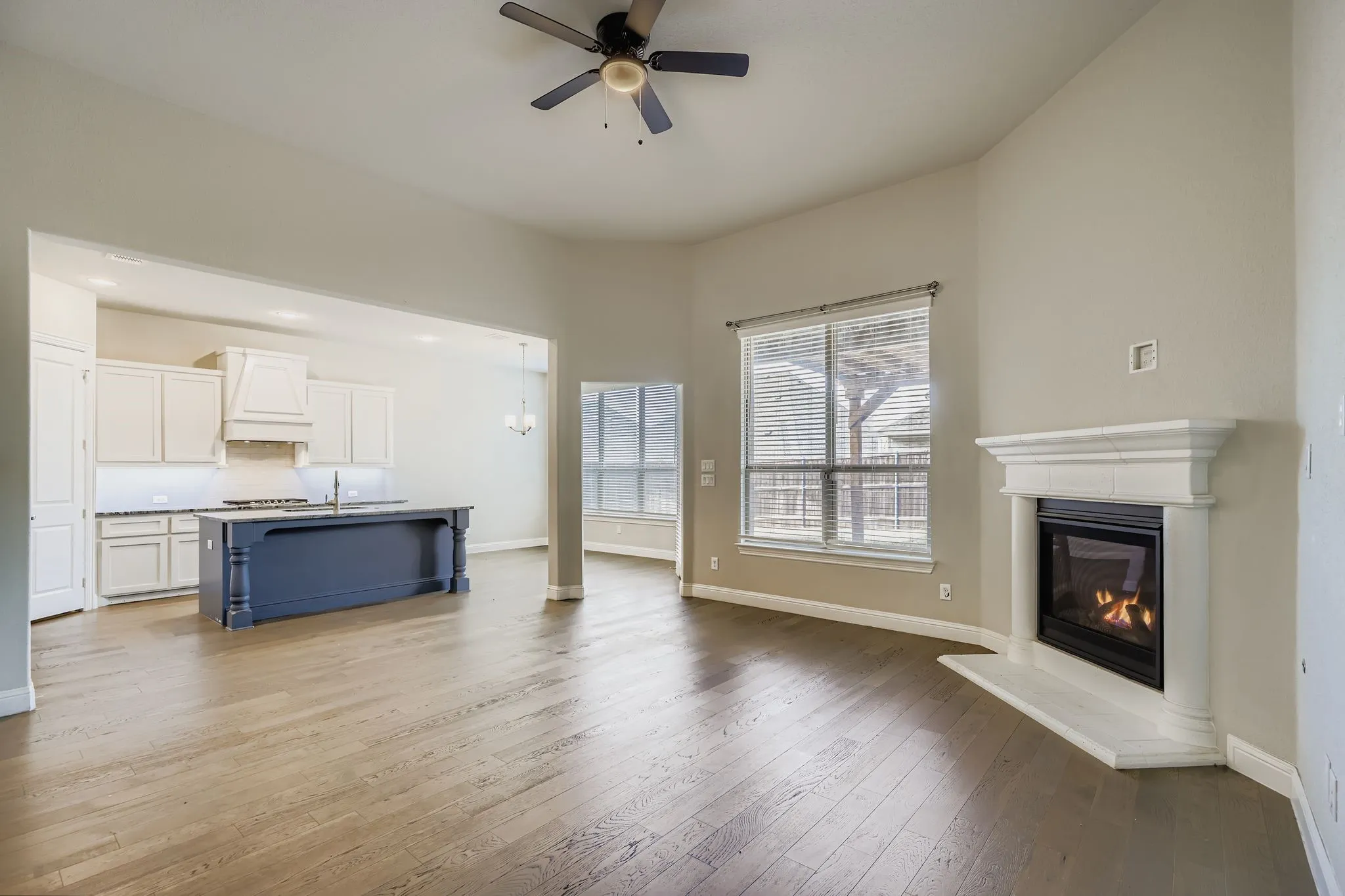 Single Family Residence For Sale in Rockwall County , 932 Hunters Creek Drive, Rockwall, Texas 75087, 4 Bedroom, 4 Bathroom, 3 Garage spaces, 3,476 Sqft, built in 2019, mls#21130079, Real Estate Agent in Rockwall, Homes For Sale in Rockwall county, Homes For Sale in Rockwall, Realtor in Rockwall Texas, Real Estate Brokerage Independent Realty Texas, Luminita Cordes Realtor