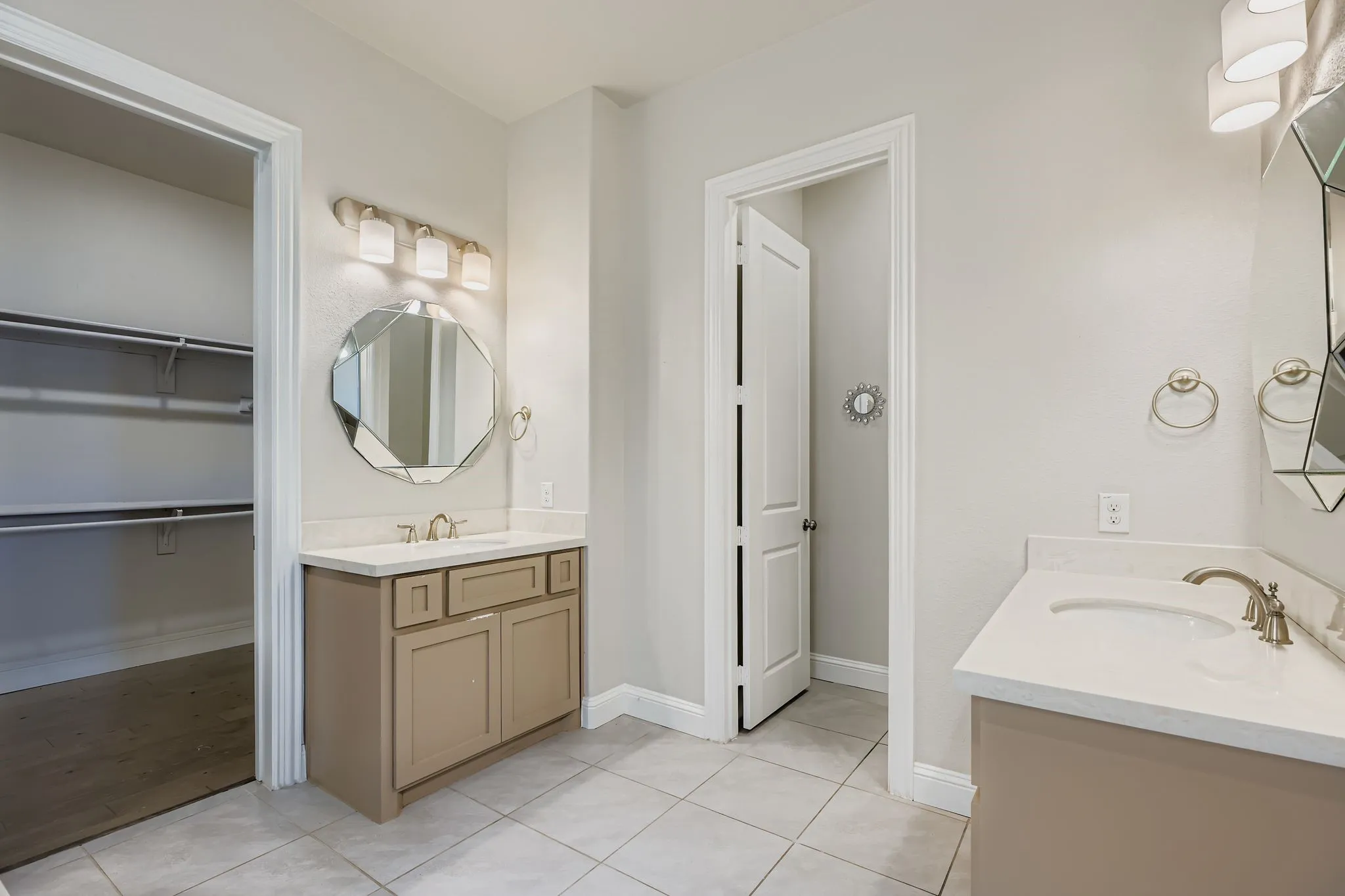 Single Family Residence For Sale in Rockwall County , 932 Hunters Creek Drive, Rockwall, Texas 75087, 4 Bedroom, 4 Bathroom, 3 Garage spaces, 3,476 Sqft, built in 2019, mls#21130079, Real Estate Agent in Rockwall, Homes For Sale in Rockwall county, Homes For Sale in Rockwall, Realtor in Rockwall Texas, Real Estate Brokerage Independent Realty Texas, Luminita Cordes Realtor