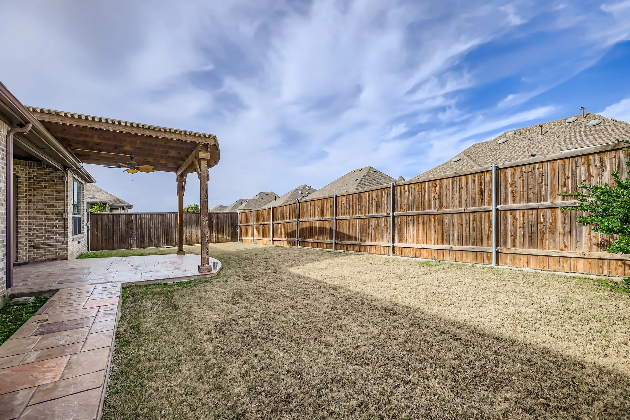 Single Family Residence For Sale in Rockwall County , 932 Hunters Creek Drive, Rockwall, Texas 75087, 4 Bedroom, 4 Bathroom, 3 Garage spaces, 3,476 Sqft, built in 2019, mls#21130079, Real Estate Agent in Rockwall, Homes For Sale in Rockwall county, Homes For Sale in Rockwall, Realtor in Rockwall Texas, Real Estate Brokerage Independent Realty Texas, Luminita Cordes Realtor