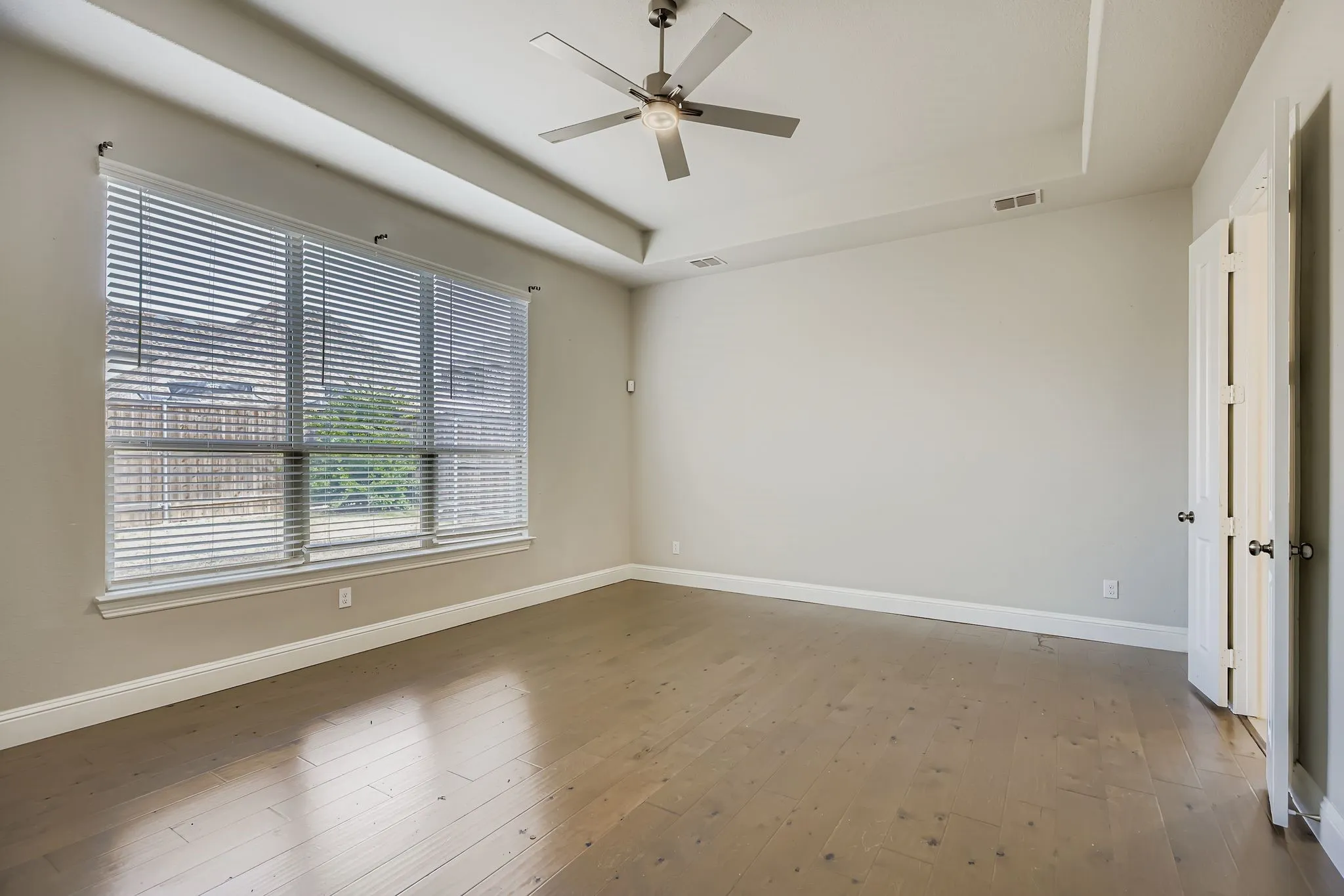 Single Family Residence For Sale in Rockwall County , 932 Hunters Creek Drive, Rockwall, Texas 75087, 4 Bedroom, 4 Bathroom, 3 Garage spaces, 3,476 Sqft, built in 2019, mls#21130079, Real Estate Agent in Rockwall, Homes For Sale in Rockwall county, Homes For Sale in Rockwall, Realtor in Rockwall Texas, Real Estate Brokerage Independent Realty Texas, Luminita Cordes Realtor