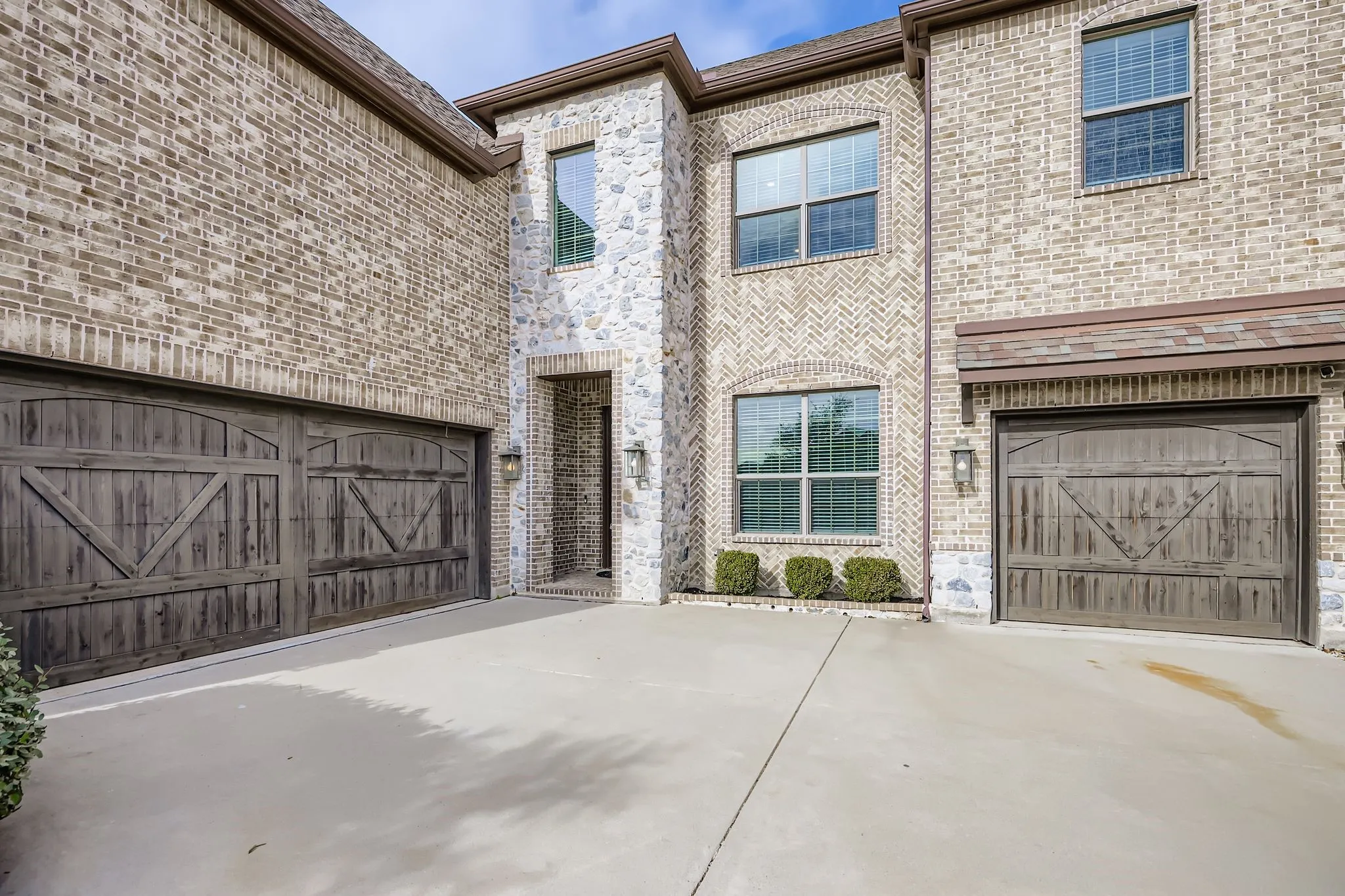Single Family Residence For Sale in Rockwall County , 932 Hunters Creek Drive, Rockwall, Texas 75087, 4 Bedroom, 4 Bathroom, 3 Garage spaces, 3,476 Sqft, built in 2019, mls#21130079, Real Estate Agent in Rockwall, Homes For Sale in Rockwall county, Homes For Sale in Rockwall, Realtor in Rockwall Texas, Real Estate Brokerage Independent Realty Texas, Luminita Cordes Realtor