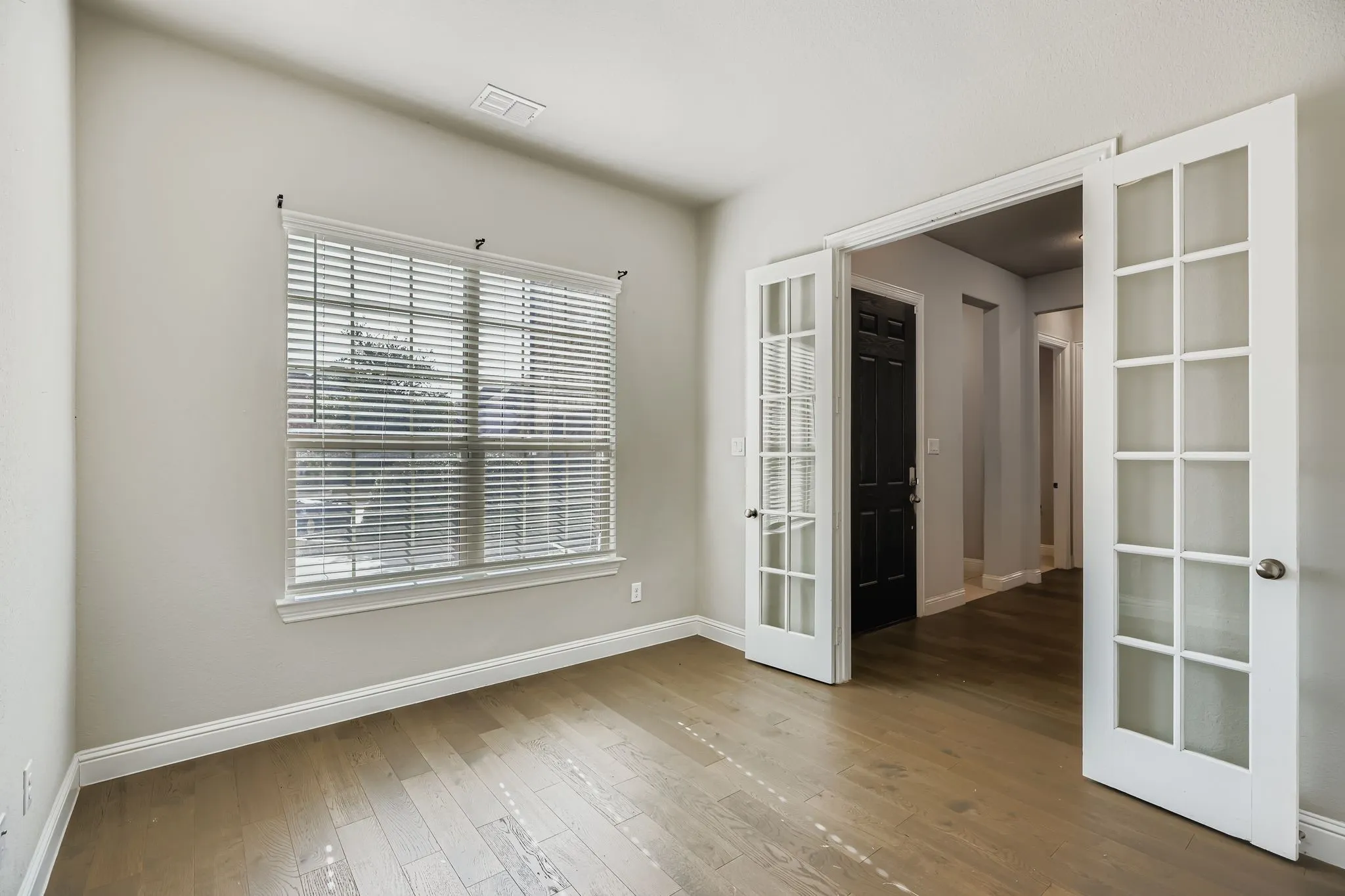 Single Family Residence For Sale in Rockwall County , 932 Hunters Creek Drive, Rockwall, Texas 75087, 4 Bedroom, 4 Bathroom, 3 Garage spaces, 3,476 Sqft, built in 2019, mls#21130079, Real Estate Agent in Rockwall, Homes For Sale in Rockwall county, Homes For Sale in Rockwall, Realtor in Rockwall Texas, Real Estate Brokerage Independent Realty Texas, Luminita Cordes Realtor