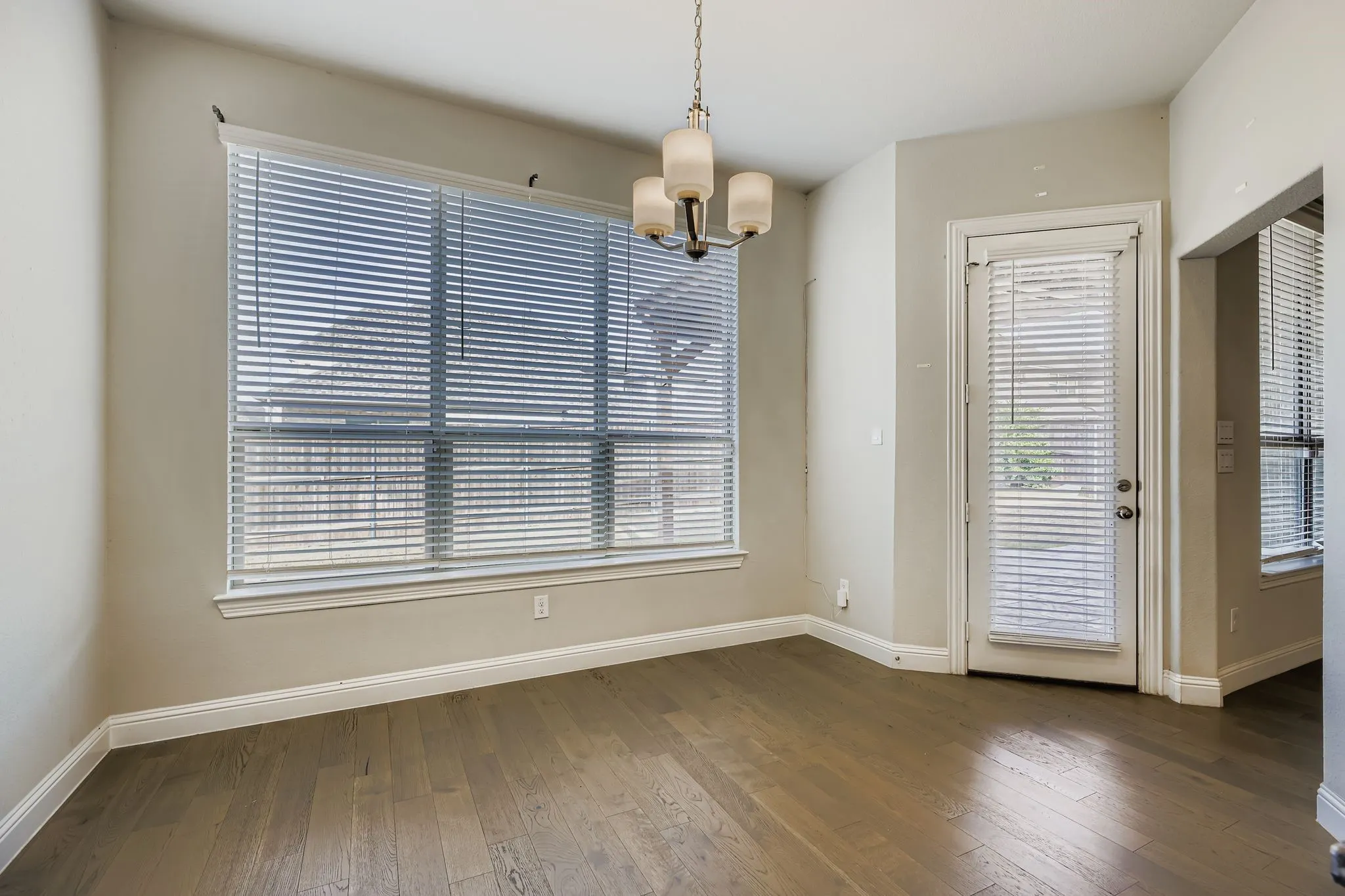 Single Family Residence For Sale in Rockwall County , 932 Hunters Creek Drive, Rockwall, Texas 75087, 4 Bedroom, 4 Bathroom, 3 Garage spaces, 3,476 Sqft, built in 2019, mls#21130079, Real Estate Agent in Rockwall, Homes For Sale in Rockwall county, Homes For Sale in Rockwall, Realtor in Rockwall Texas, Real Estate Brokerage Independent Realty Texas, Luminita Cordes Realtor