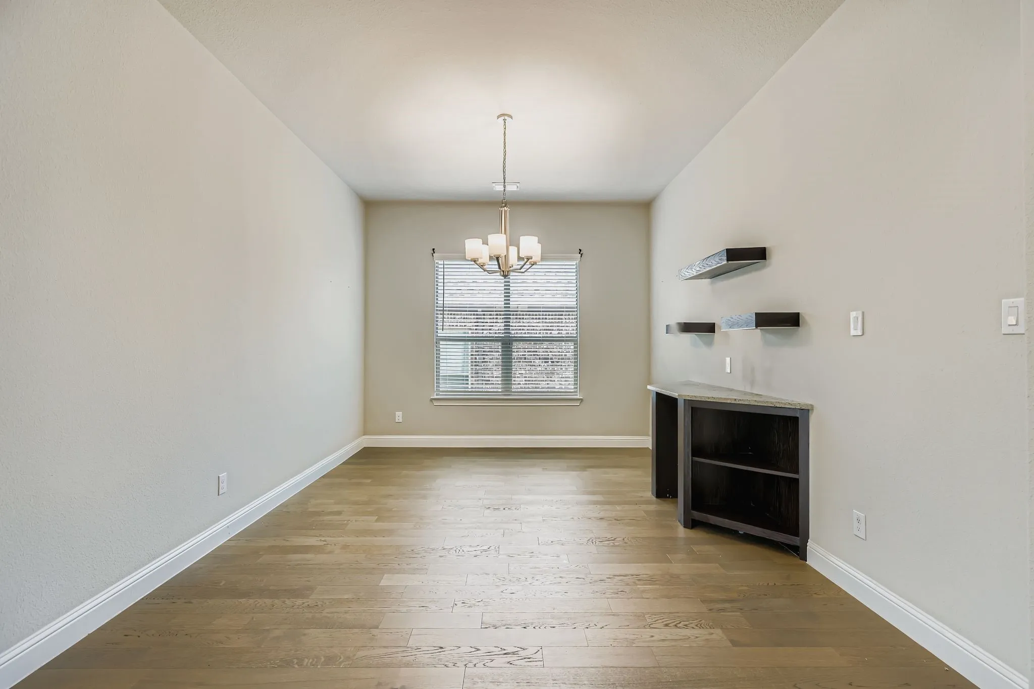 Single Family Residence For Sale in Rockwall County , 932 Hunters Creek Drive, Rockwall, Texas 75087, 4 Bedroom, 4 Bathroom, 3 Garage spaces, 3,476 Sqft, built in 2019, mls#21130079, Real Estate Agent in Rockwall, Homes For Sale in Rockwall county, Homes For Sale in Rockwall, Realtor in Rockwall Texas, Real Estate Brokerage Independent Realty Texas, Luminita Cordes Realtor