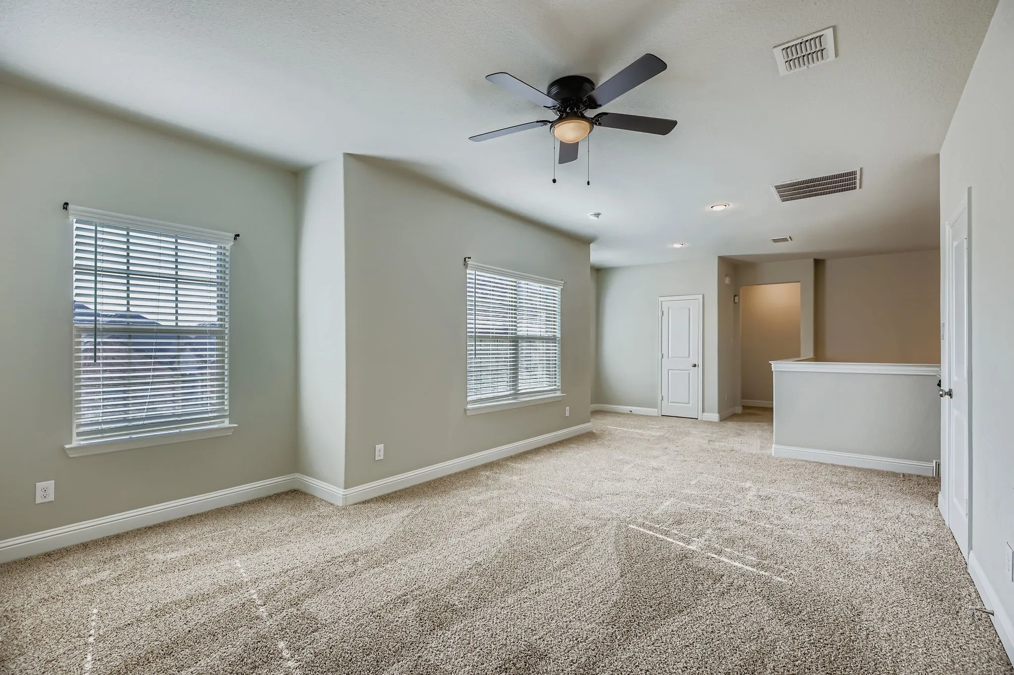 Single Family Residence For Sale in Rockwall County , 932 Hunters Creek Drive, Rockwall, Texas 75087, 4 Bedroom, 4 Bathroom, 3 Garage spaces, 3,476 Sqft, built in 2019, mls#21130079, Real Estate Agent in Rockwall, Homes For Sale in Rockwall county, Homes For Sale in Rockwall, Realtor in Rockwall Texas, Real Estate Brokerage Independent Realty Texas, Luminita Cordes Realtor