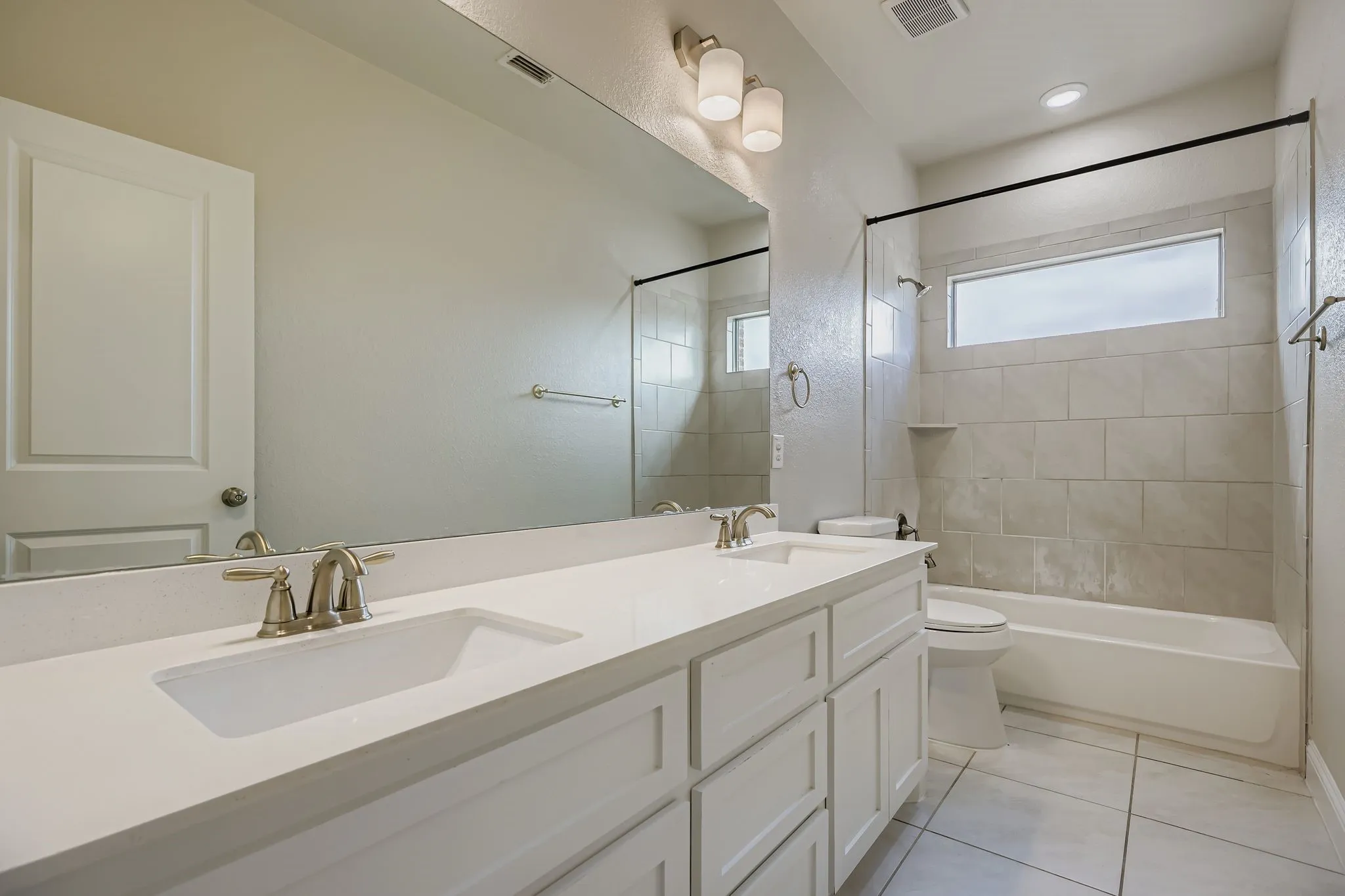 Single Family Residence For Sale in Rockwall County , 932 Hunters Creek Drive, Rockwall, Texas 75087, 4 Bedroom, 4 Bathroom, 3 Garage spaces, 3,476 Sqft, built in 2019, mls#21130079, Real Estate Agent in Rockwall, Homes For Sale in Rockwall county, Homes For Sale in Rockwall, Realtor in Rockwall Texas, Real Estate Brokerage Independent Realty Texas, Luminita Cordes Realtor