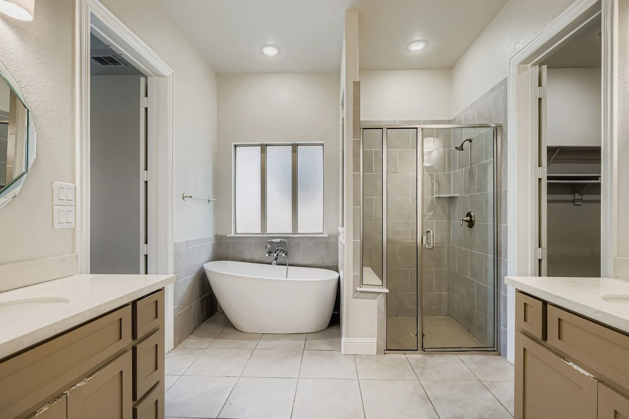 Single Family Residence For Sale in Rockwall County , 932 Hunters Creek Drive, Rockwall, Texas 75087, 4 Bedroom, 4 Bathroom, 3 Garage spaces, 3,476 Sqft, built in 2019, mls#21130079, Real Estate Agent in Rockwall, Homes For Sale in Rockwall county, Homes For Sale in Rockwall, Realtor in Rockwall Texas, Real Estate Brokerage Independent Realty Texas, Luminita Cordes Realtor
