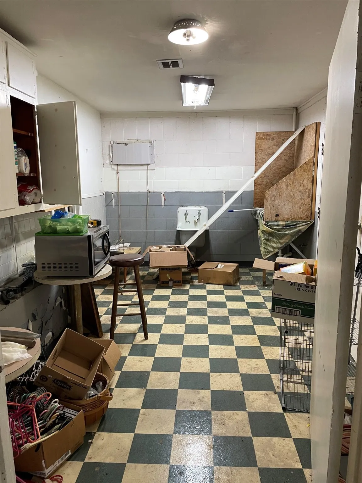 Business For Sale in Mc Lennan County , 510 E Oak Street, West, Texas 76691, 0, 0, Garage spaces, 0 Sqft, built in 1960, Preowned, Price $325,000, mls#21148785, Real Estate Agent in West, Homes For Sale in Mc Lennan county, Homes For Sale in West, Realtor in West Texas, Real Estate Brokerage Independent Realty Texas, Luminita Cordes Realtor