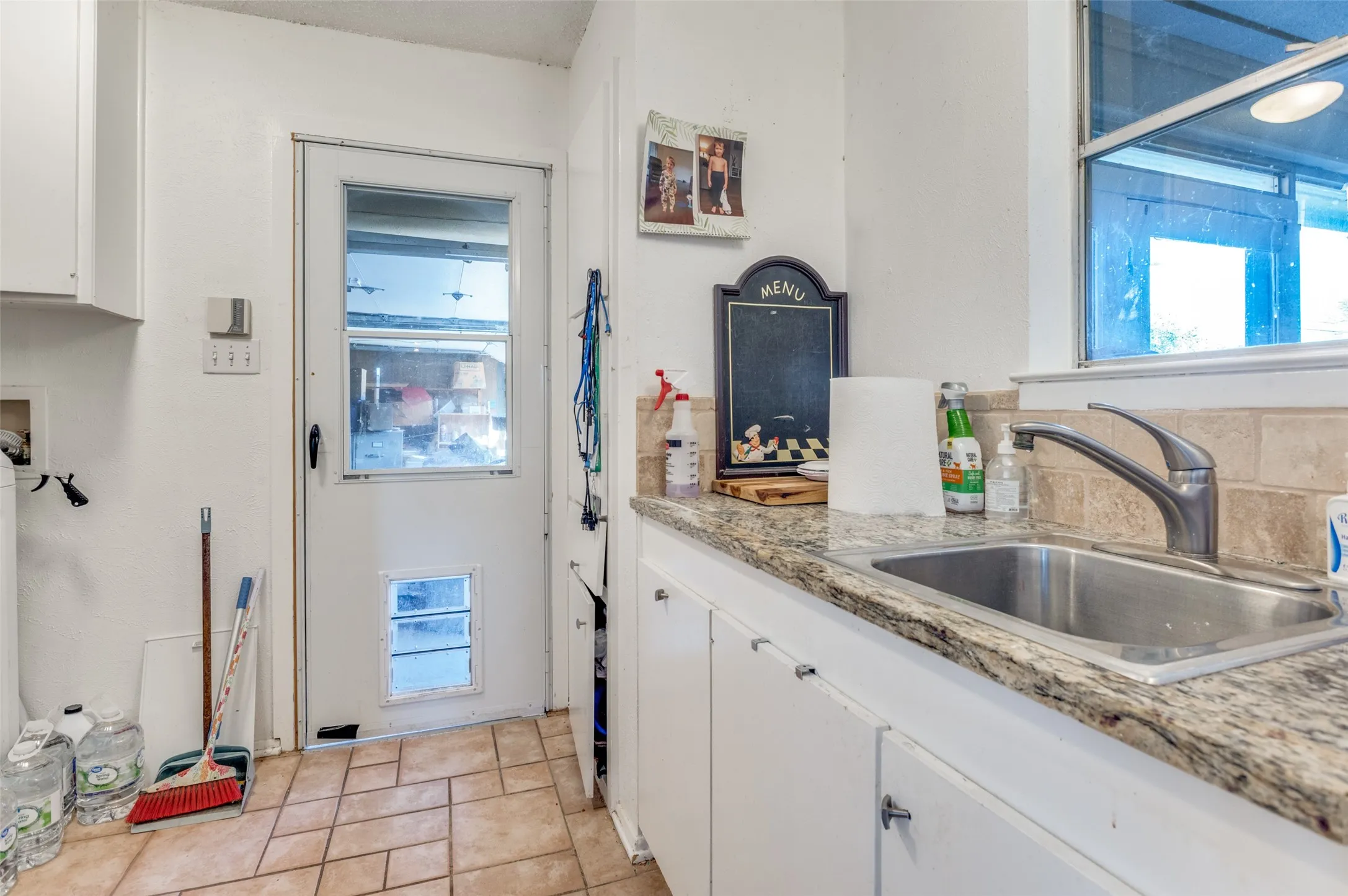 Single Family Residence For Sale in Tarrant County , 305 Cedar Creek Court, Fort Worth, Texas 76103, 3 Bedroom, 2 Bathroom, 3 Garage spaces, 2,258 Sqft, built in 1969, Preowned, mls#21148818, Real Estate Agent in Fort Worth, Homes For Sale in Tarrant county, Homes For Sale in Fort Worth, Realtor in Fort Worth Texas, Real Estate Brokerage Independent Realty Texas, Luminita Cordes Realtor
