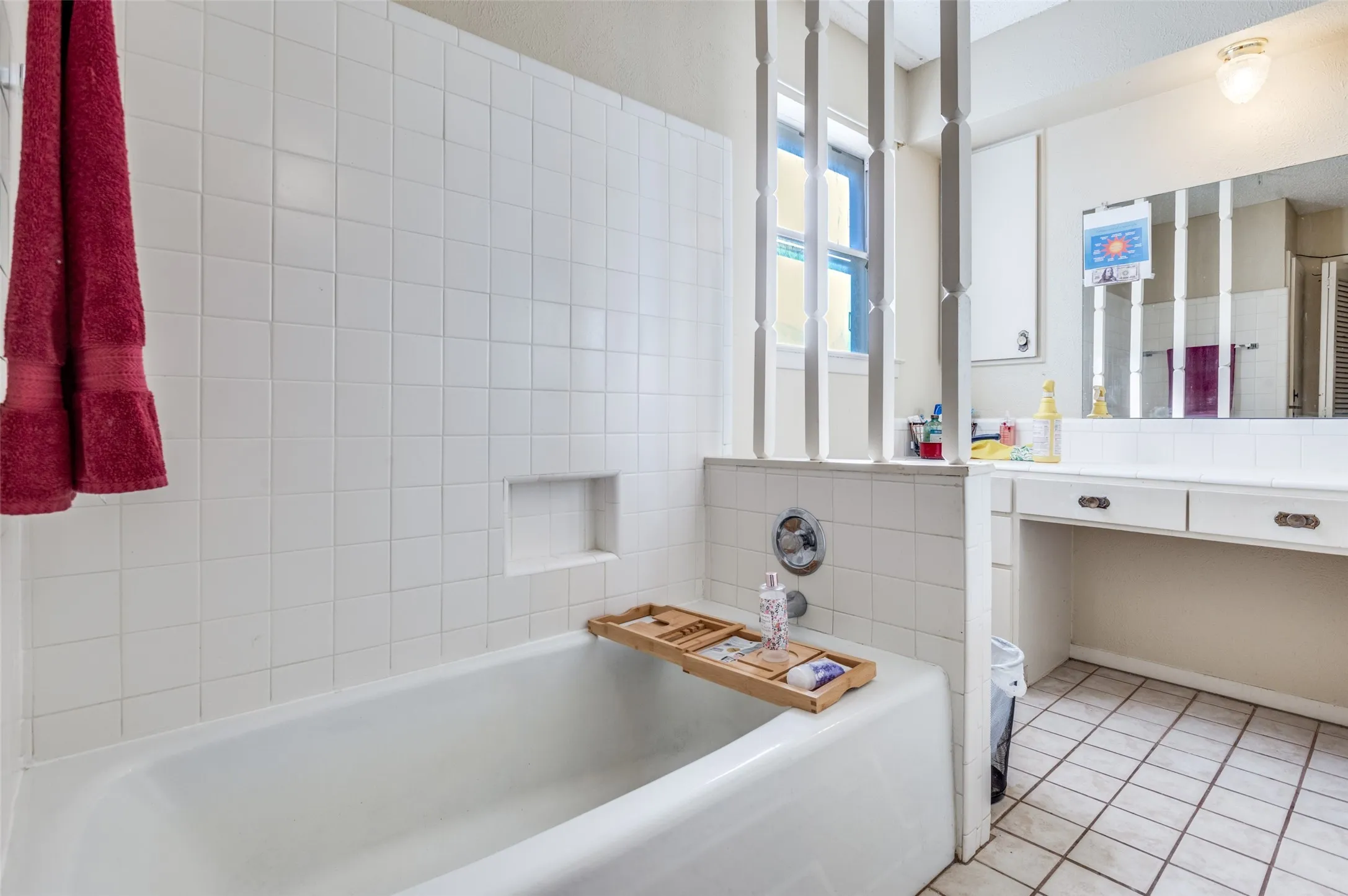 Single Family Residence For Sale in Tarrant County , 305 Cedar Creek Court, Fort Worth, Texas 76103, 3 Bedroom, 2 Bathroom, 3 Garage spaces, 2,258 Sqft, built in 1969, Preowned, mls#21148818, Real Estate Agent in Fort Worth, Homes For Sale in Tarrant county, Homes For Sale in Fort Worth, Realtor in Fort Worth Texas, Real Estate Brokerage Independent Realty Texas, Luminita Cordes Realtor