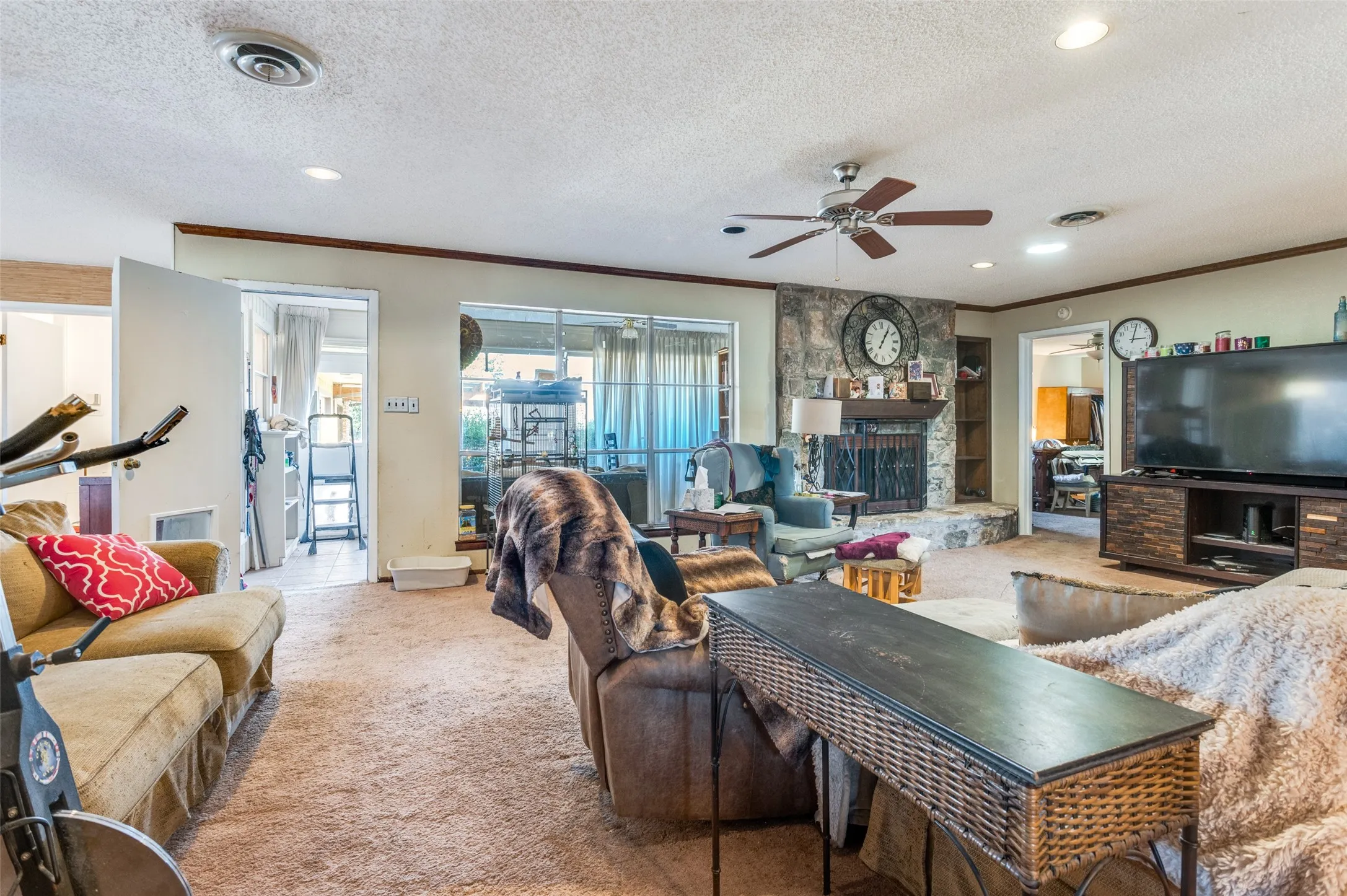 Single Family Residence For Sale in Tarrant County , 305 Cedar Creek Court, Fort Worth, Texas 76103, 3 Bedroom, 2 Bathroom, 3 Garage spaces, 2,258 Sqft, built in 1969, Preowned, mls#21148818, Real Estate Agent in Fort Worth, Homes For Sale in Tarrant county, Homes For Sale in Fort Worth, Realtor in Fort Worth Texas, Real Estate Brokerage Independent Realty Texas, Luminita Cordes Realtor