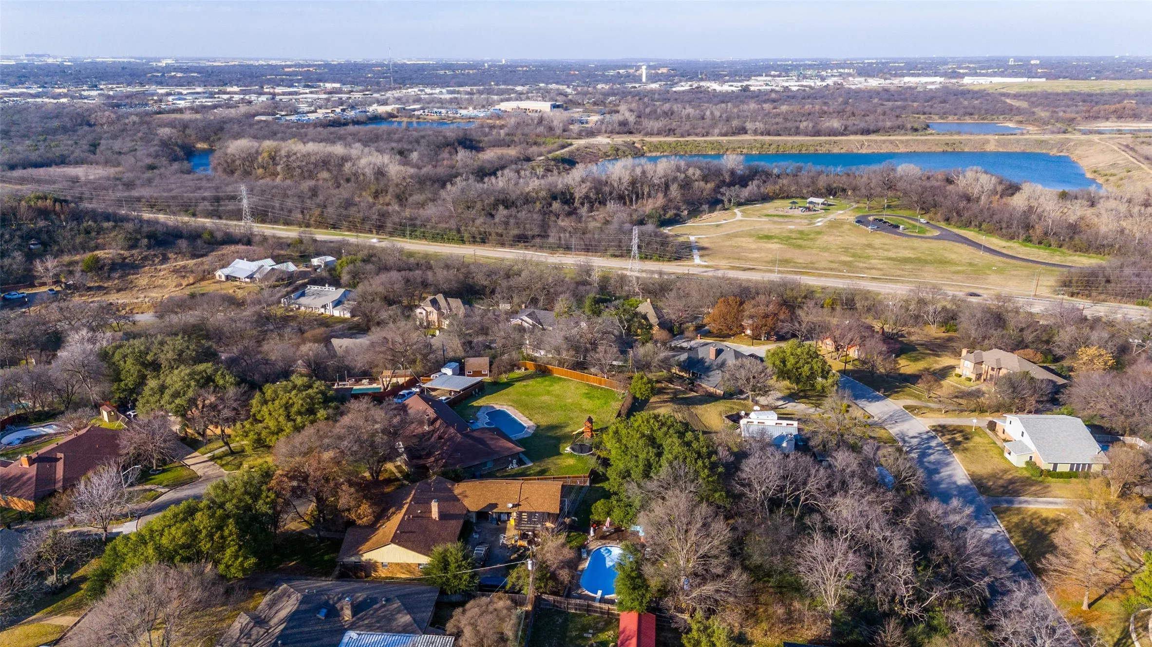 Single Family Residence For Sale in Tarrant County , 305 Cedar Creek Court, Fort Worth, Texas 76103, 3 Bedroom, 2 Bathroom, 3 Garage spaces, 2,258 Sqft, built in 1969, Preowned, mls#21148818, Real Estate Agent in Fort Worth, Homes For Sale in Tarrant county, Homes For Sale in Fort Worth, Realtor in Fort Worth Texas, Real Estate Brokerage Independent Realty Texas, Luminita Cordes Realtor