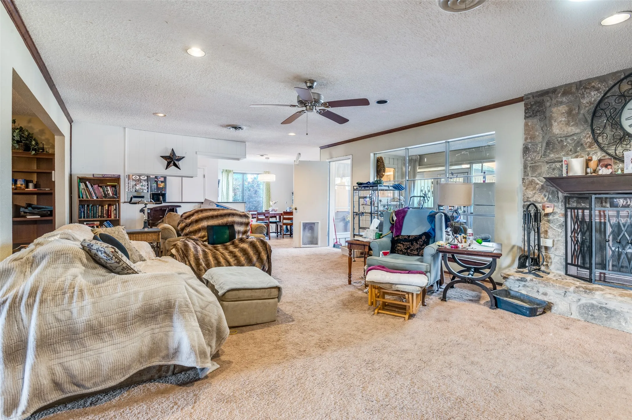 Single Family Residence For Sale in Tarrant County , 305 Cedar Creek Court, Fort Worth, Texas 76103, 3 Bedroom, 2 Bathroom, 3 Garage spaces, 2,258 Sqft, built in 1969, Preowned, mls#21148818, Real Estate Agent in Fort Worth, Homes For Sale in Tarrant county, Homes For Sale in Fort Worth, Realtor in Fort Worth Texas, Real Estate Brokerage Independent Realty Texas, Luminita Cordes Realtor