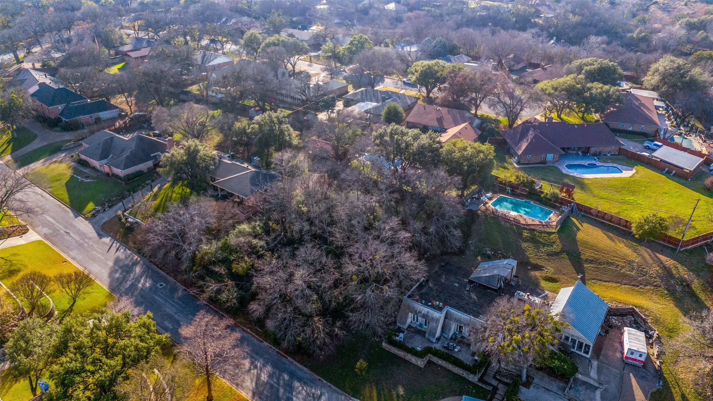 Single Family Residence For Sale in Tarrant County , 305 Cedar Creek Court, Fort Worth, Texas 76103, 3 Bedroom, 2 Bathroom, 3 Garage spaces, 2,258 Sqft, built in 1969, Preowned, mls#21148818, Real Estate Agent in Fort Worth, Homes For Sale in Tarrant county, Homes For Sale in Fort Worth, Realtor in Fort Worth Texas, Real Estate Brokerage Independent Realty Texas, Luminita Cordes Realtor